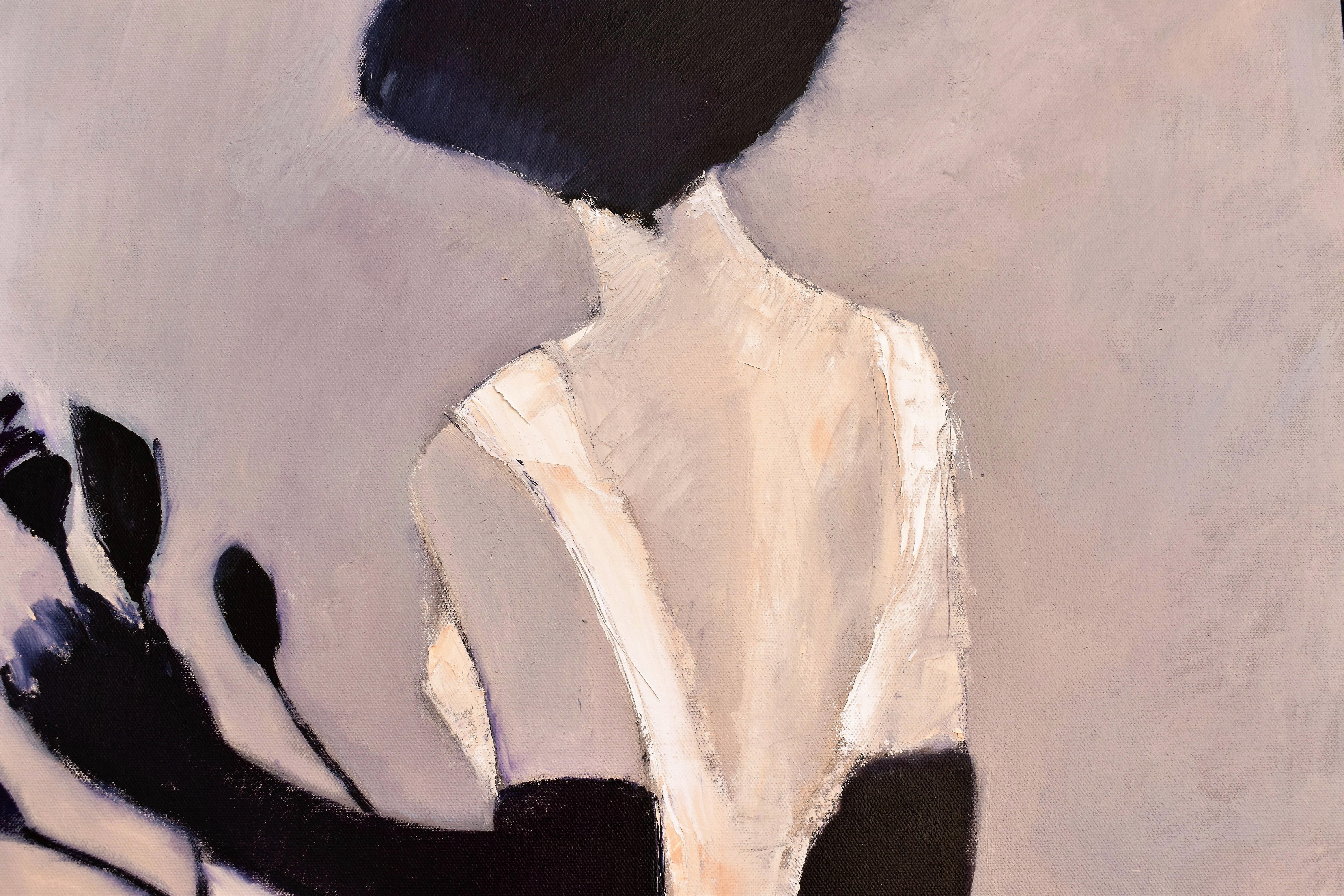 <p>Commentaires de l'artiste<br />Une femme élégamment vêtue tourne le dos au spectateur dans le portrait contemporain de l'artiste Mary Pratt. Le sujet porte un ensemble chic composé d'une robe blanche et de gants noirs, ses cheveux noirs