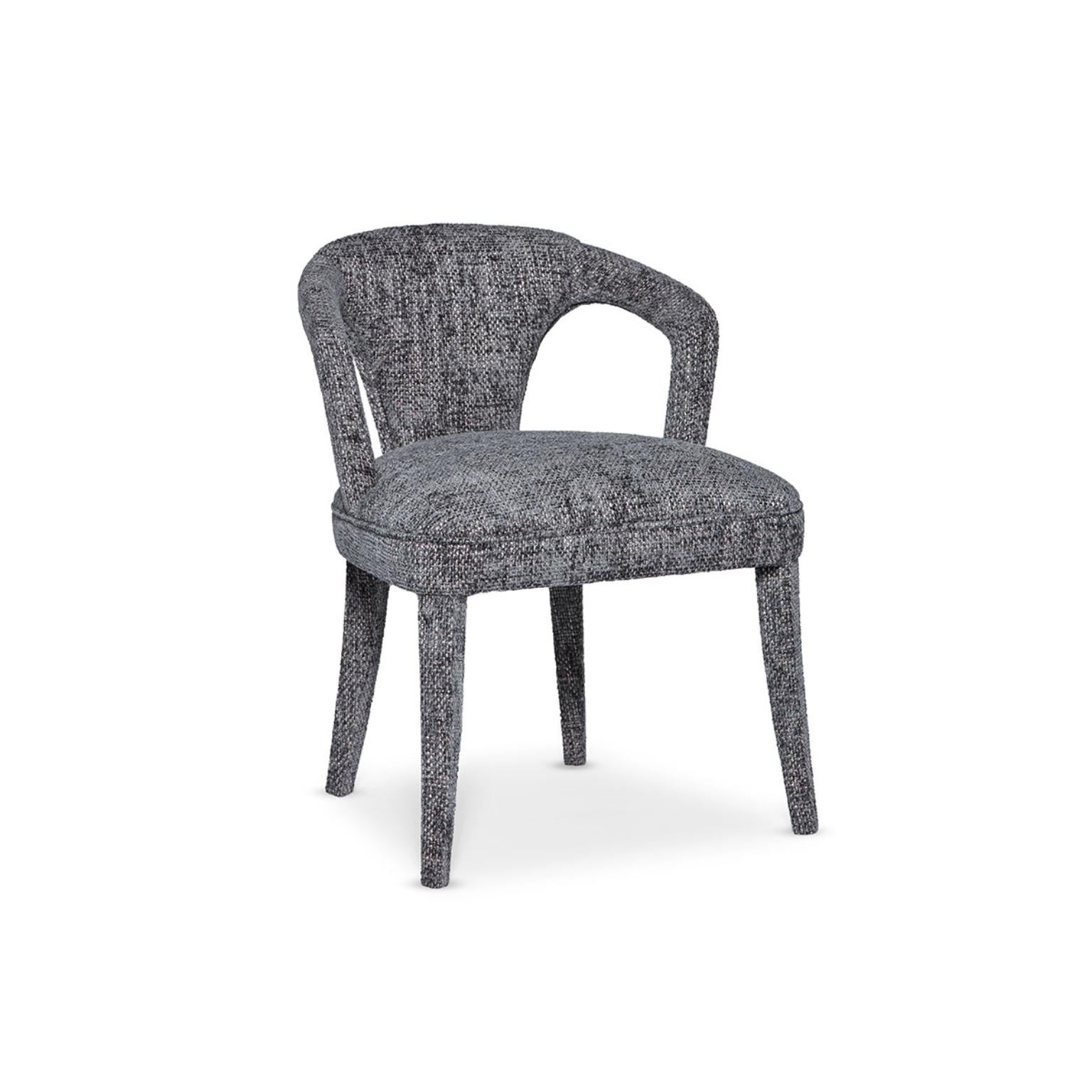 Chaise Mary Q de Munna
Dimensions : D 62 x L 58 x H 75 cm. SH : 50 cm.
MATERIAL : Bois massif, mousse et rembourrage.
Finition : Bond Chenille, ref. Antracite BC02.

Disponible dans tous les tissus Munna, à l'exception de la soie sauvage. Disponible