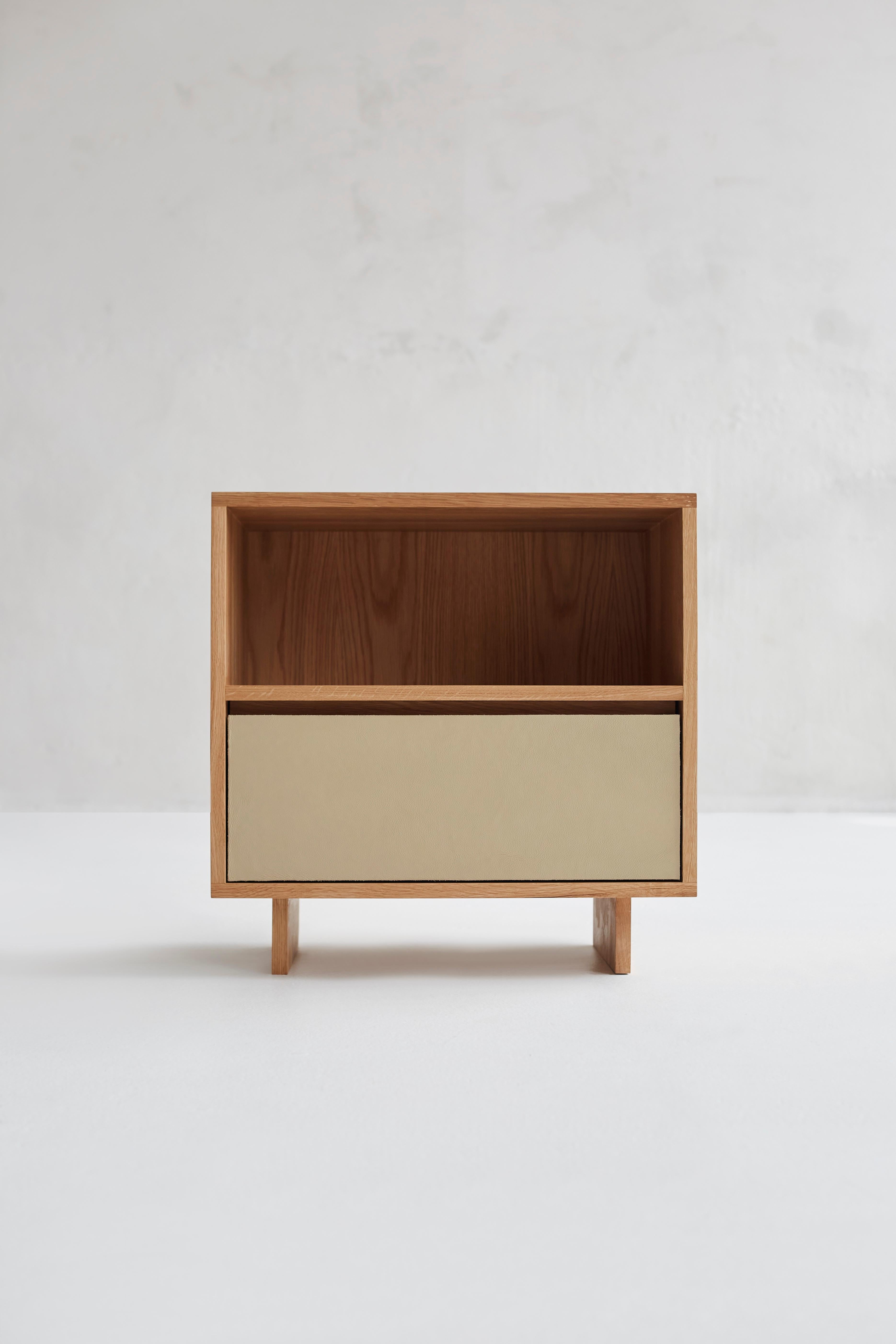Combining white oak and leather our Follis Nightstand creates a classic yet contemporary bedside solution. A single leather-fronted drawer provides concealed storage, while the open compartment and surface allow for easy access to frequently used