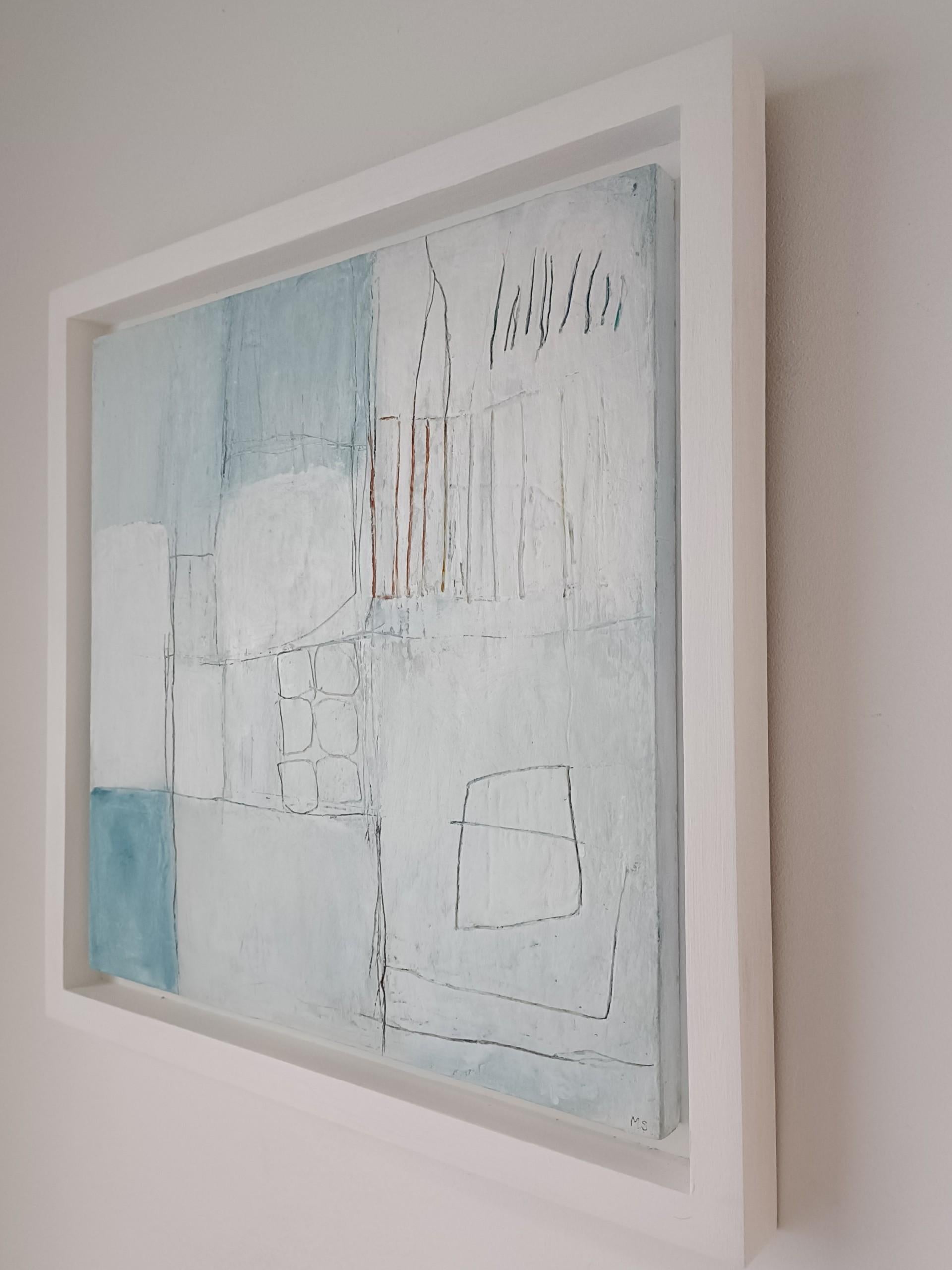Meet me by the Wall, peinture abstraite de paysage marin, art bleu pastel, art stratifié - Gris Landscape Painting par Mary Scott