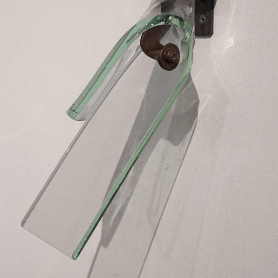 Fragment aus gefaltetem Fragment (Grau), Abstract Sculpture, von Mary Shaffer