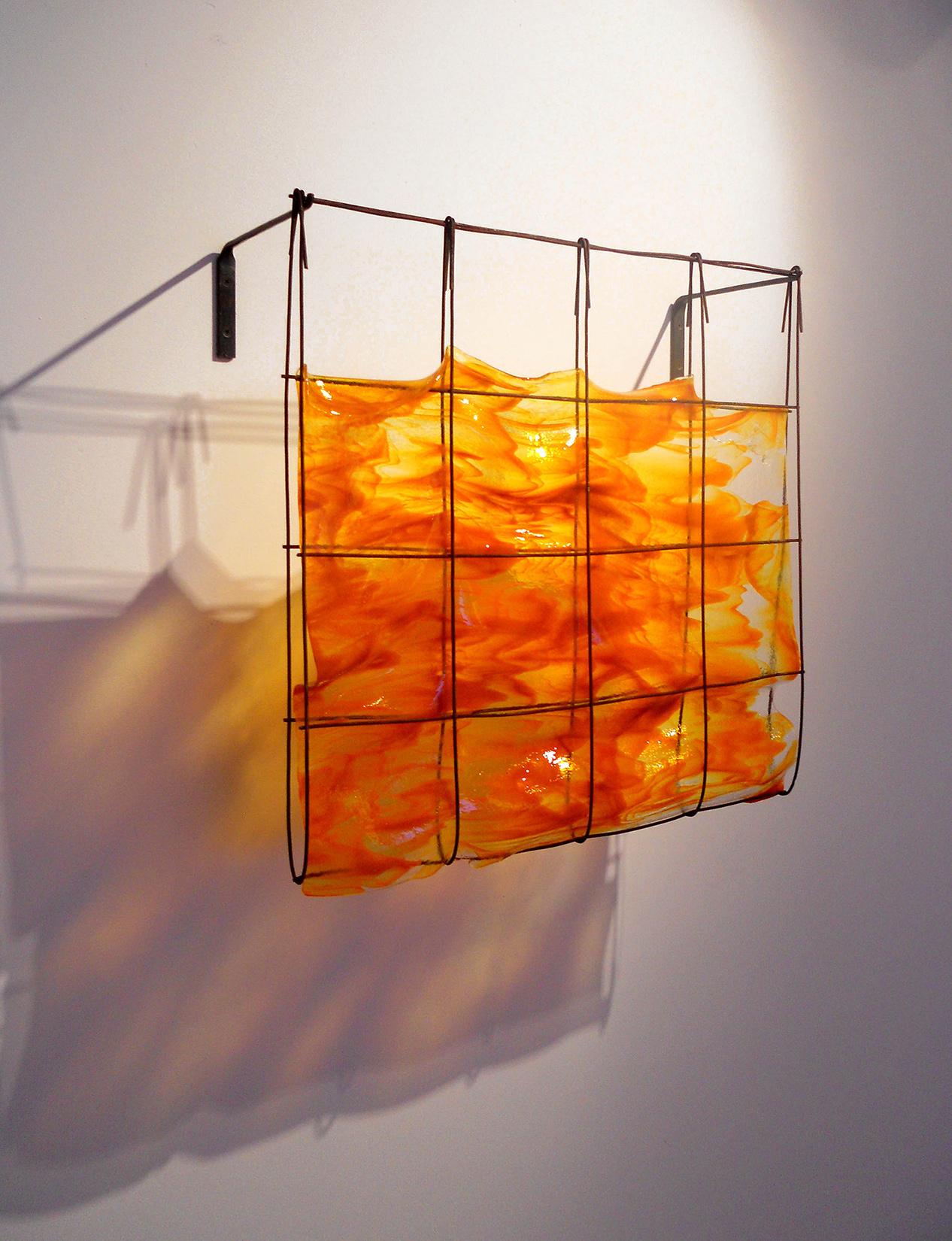 Southern Sunset, eine orangefarbene Wandskulptur aus Glas und Metall von Mary Shaffer  im Angebot 1