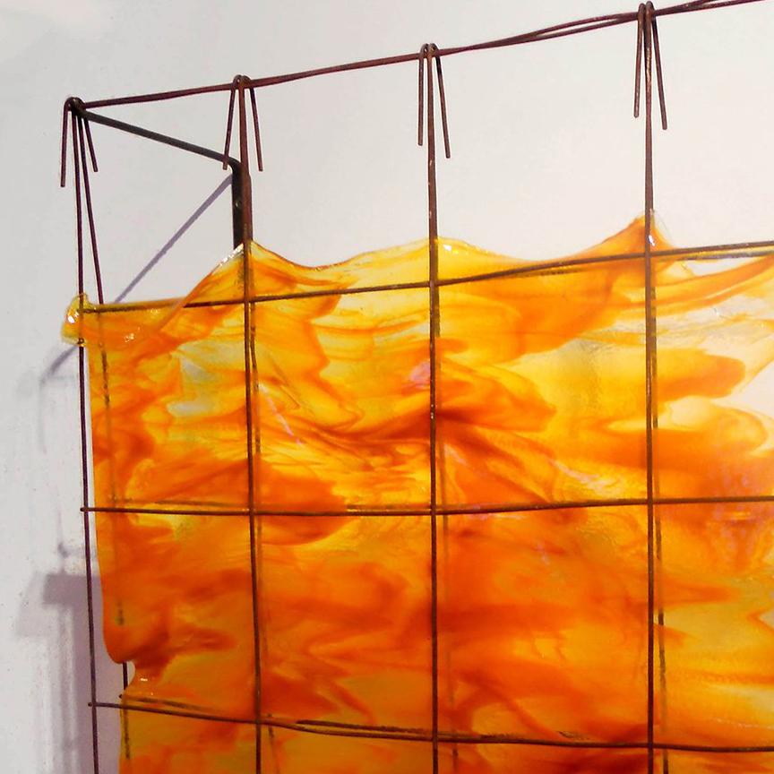 Southern Sunset, eine orangefarbene Wandskulptur aus Glas und Metall von Mary Shaffer  im Angebot 2