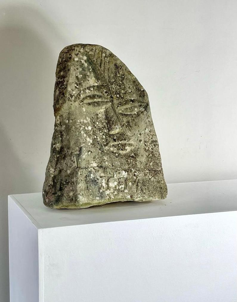 Scultura in pietra intagliata a mano su tre lati, inizio XX secolo - Sculpture di Mary Spencer Watson
