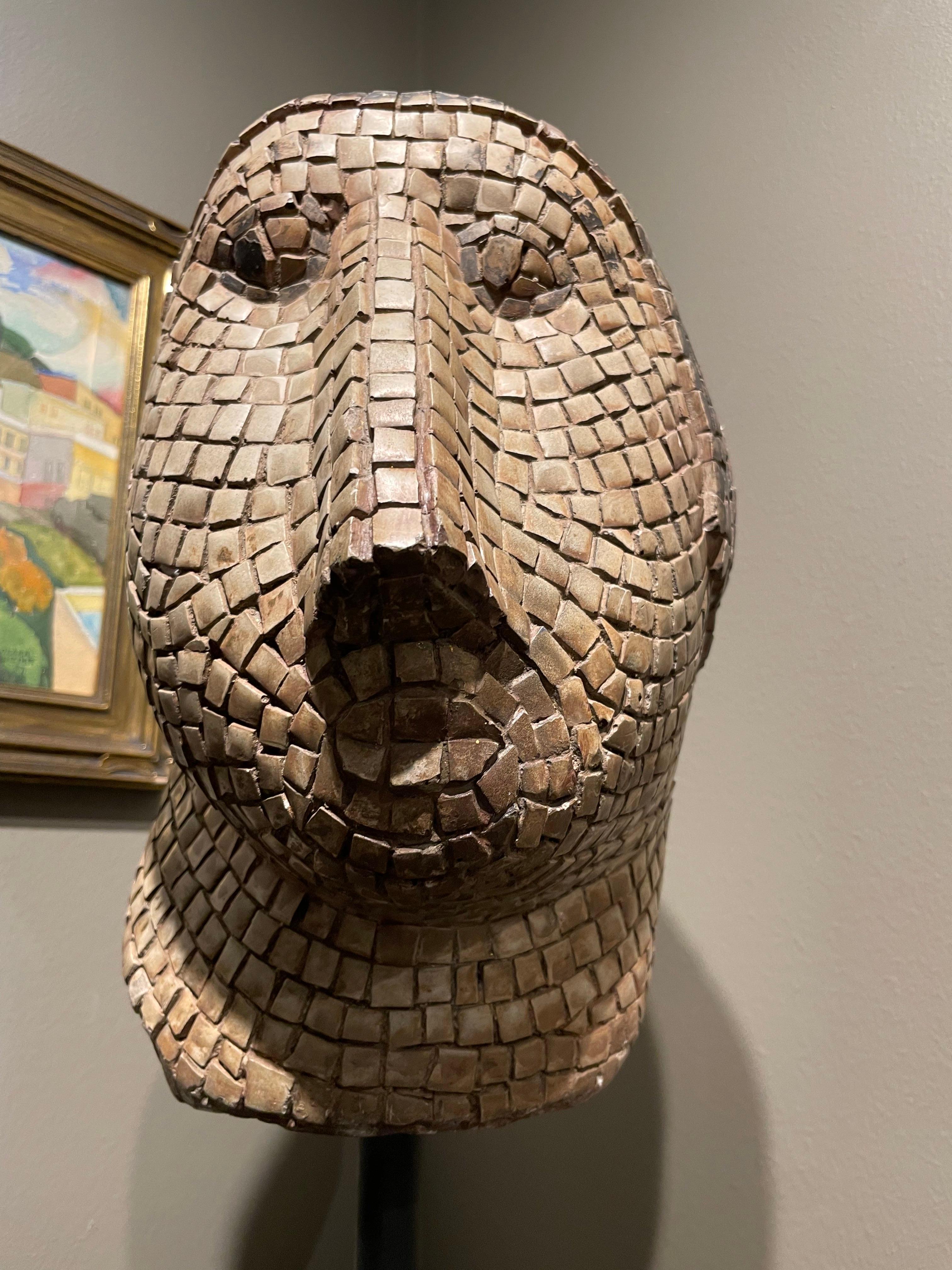 Tête de femme en mosaïque sur un grand piédestal, 20e siècle, Californie Artistics en vente 6