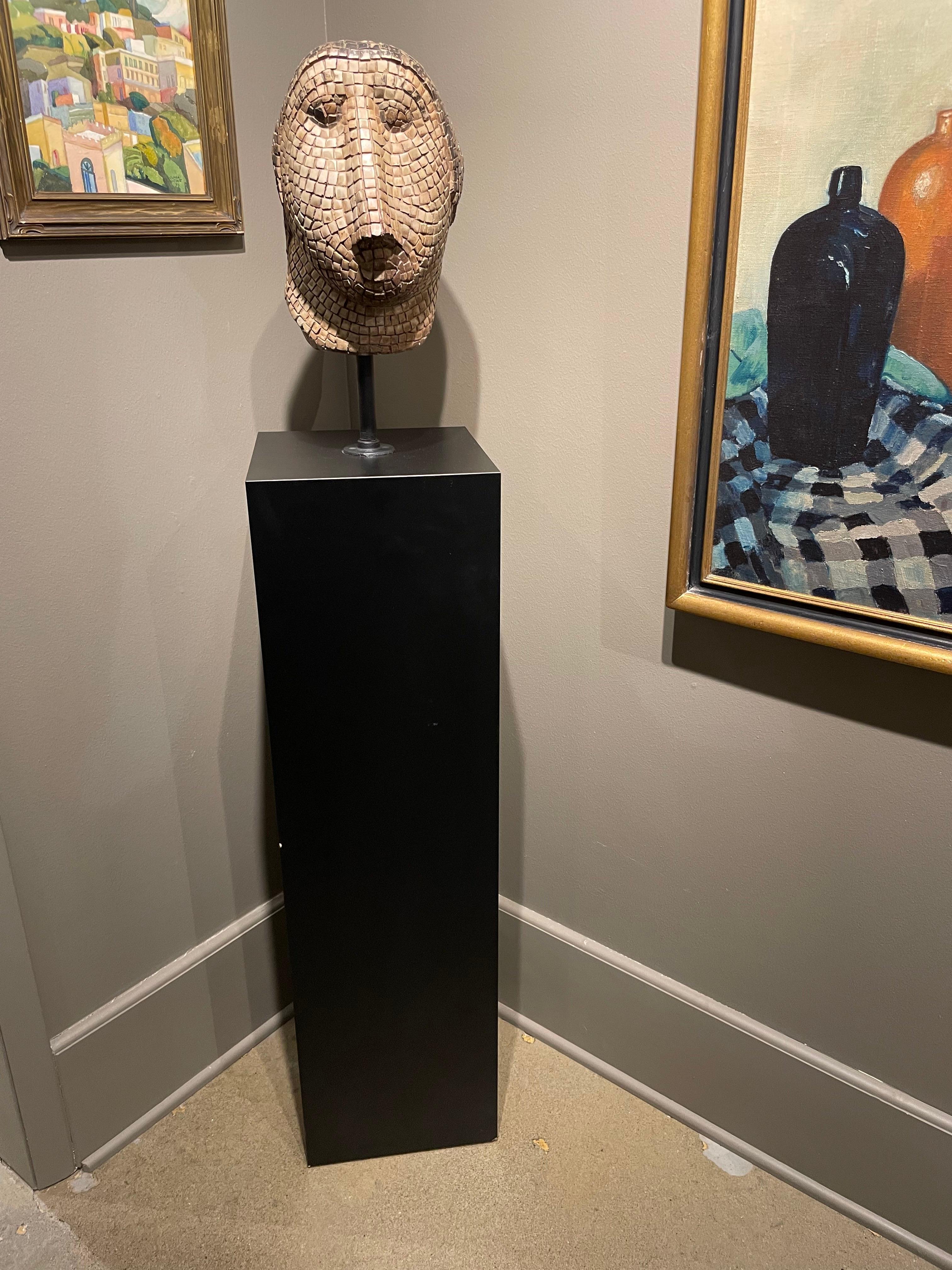 Tête de femme en mosaïque sur un grand piédestal, 20e siècle, Californie Artistics en vente 2