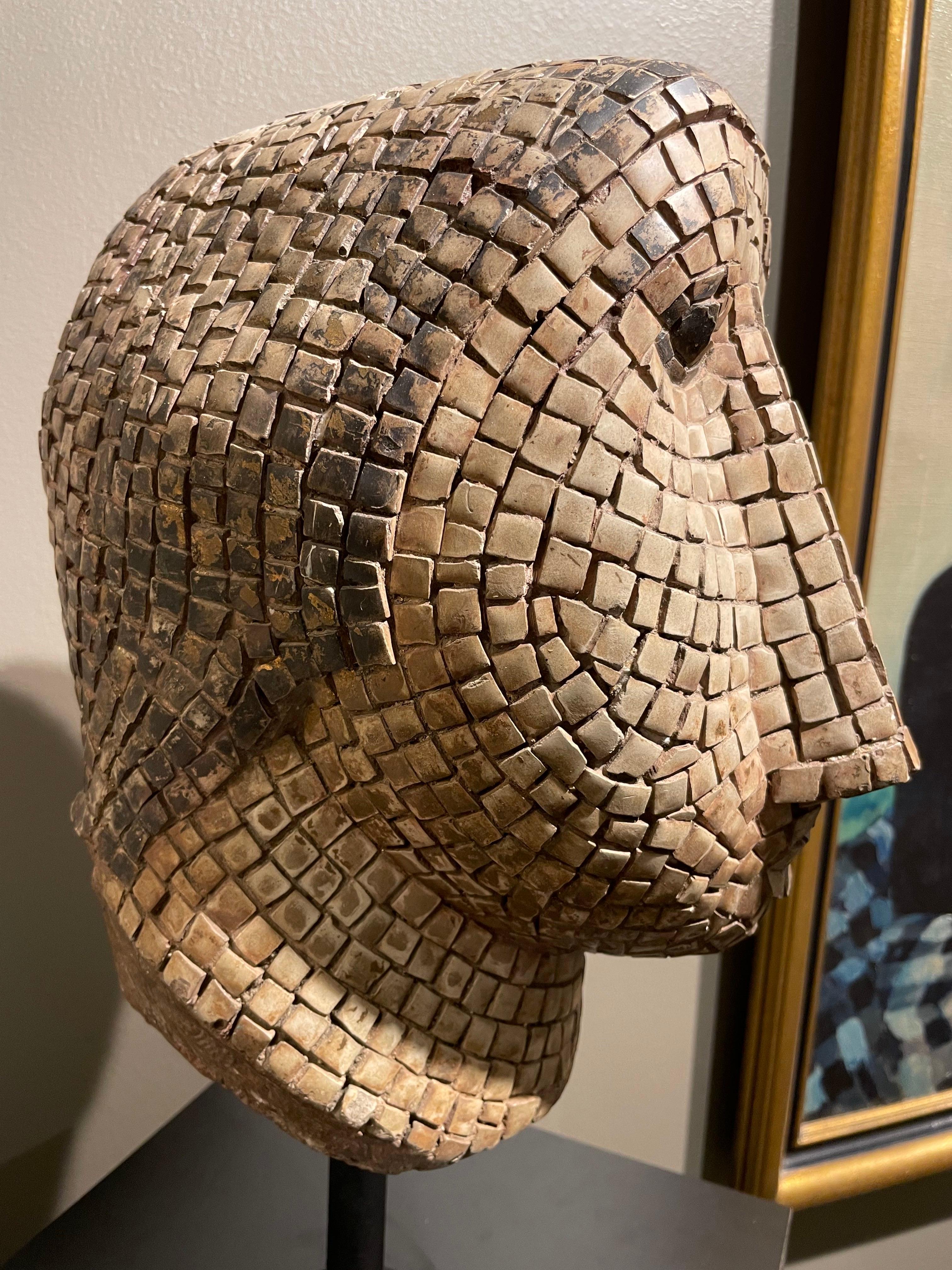 Tête de femme en mosaïque sur un grand piédestal, 20e siècle, Californie Artistics en vente 4
