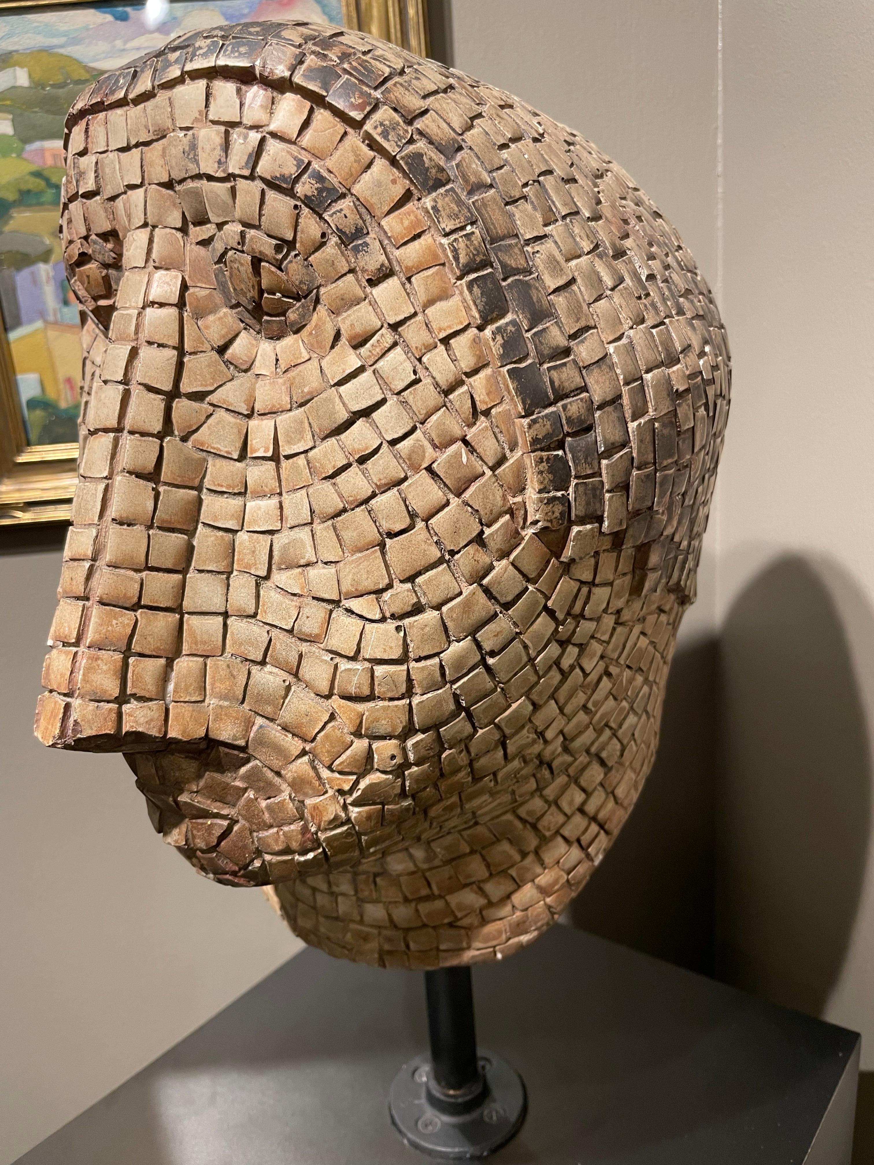 Tête de femme en mosaïque sur un grand piédestal, 20e siècle, Californie Artistics en vente 5