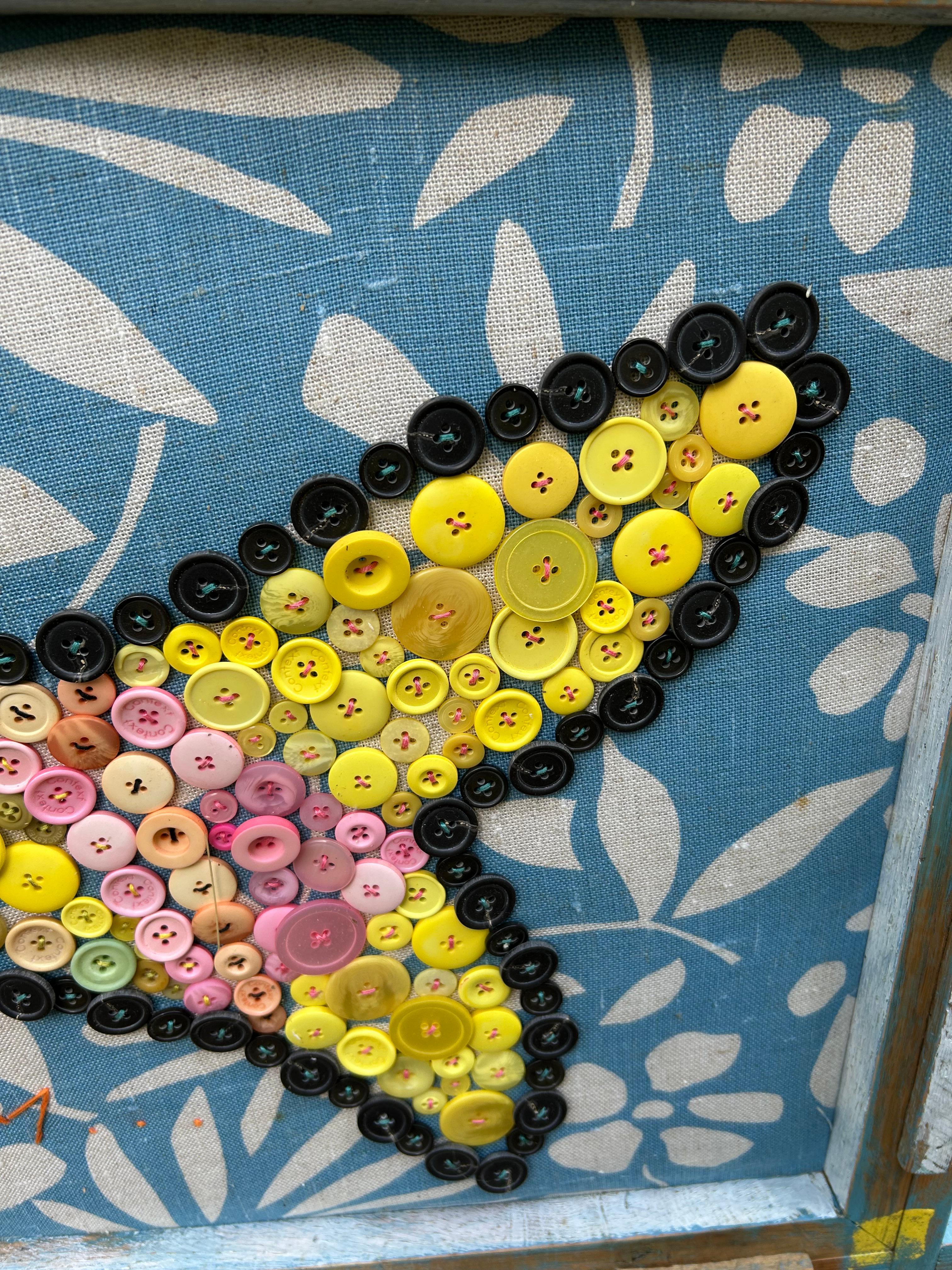 Mary Teeter Maine Artiste autodidacte Bouton Art du poisson Bon état - En vente à Hopewell, NJ