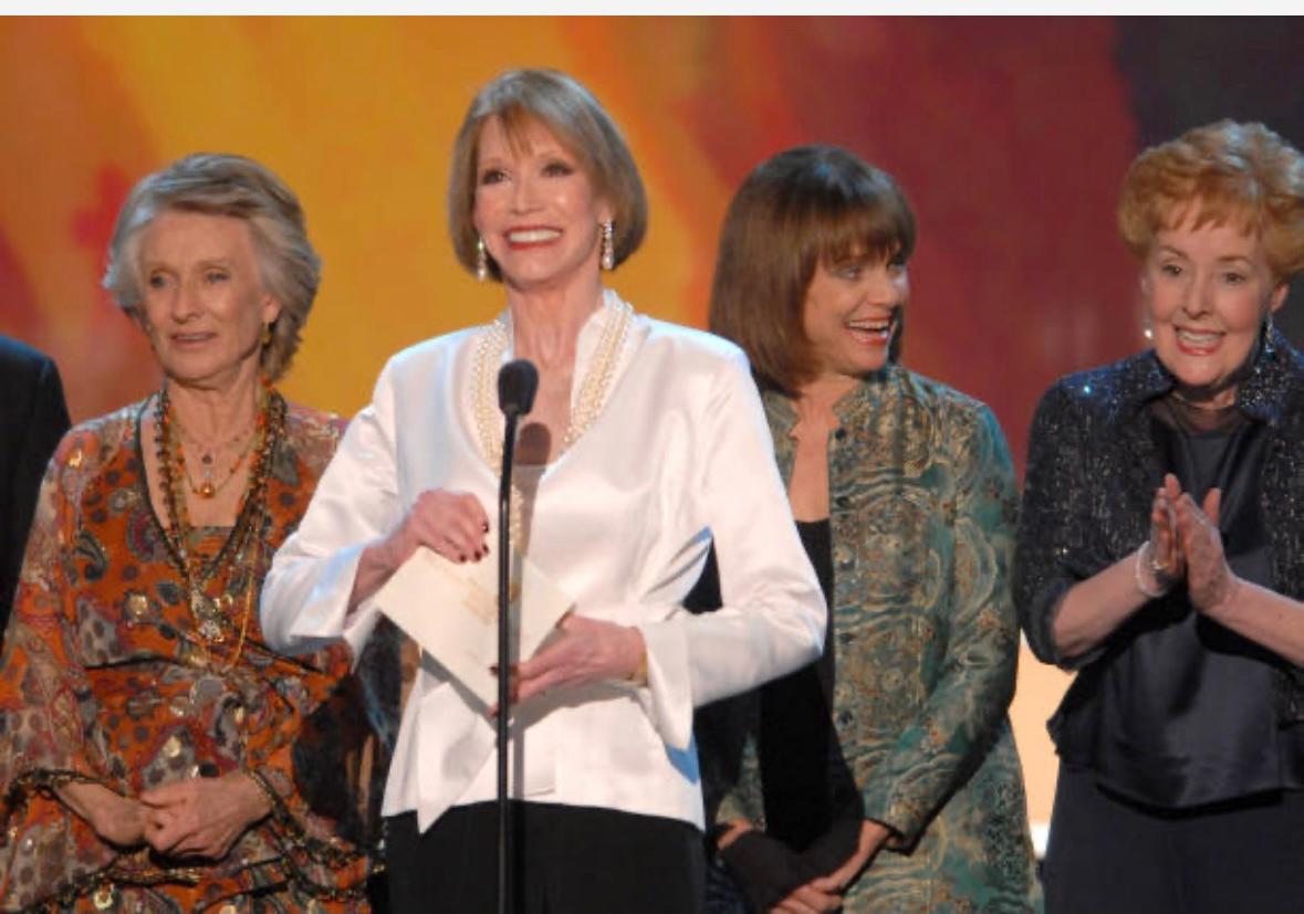 Orecchini Mary Tyler Moore con foto Orecchini con perle finte da 2,25