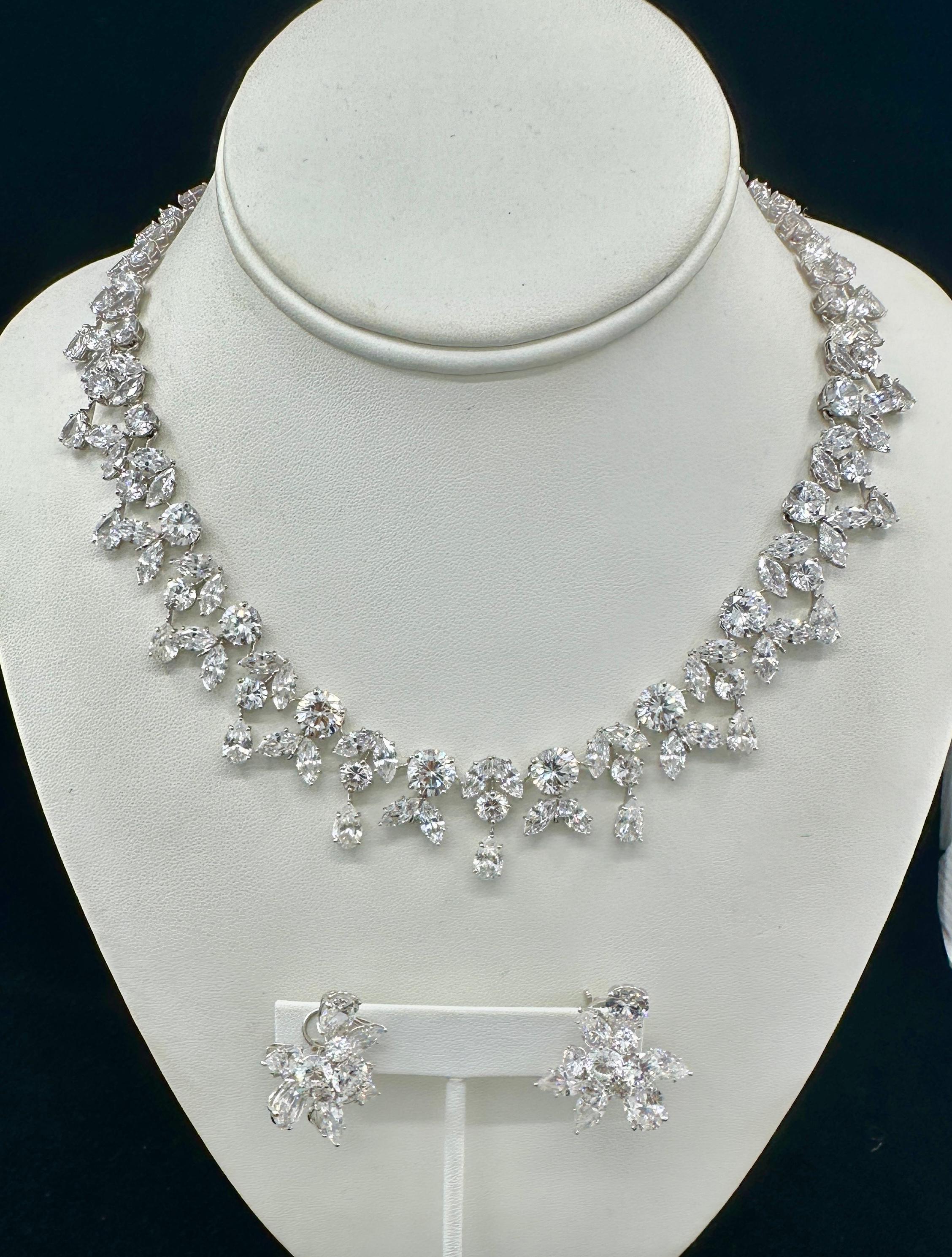 Contemporaneo Collana e orecchini A.A. Moore in oro bianco 14 carati 89 grammi Foto CZ in vendita
