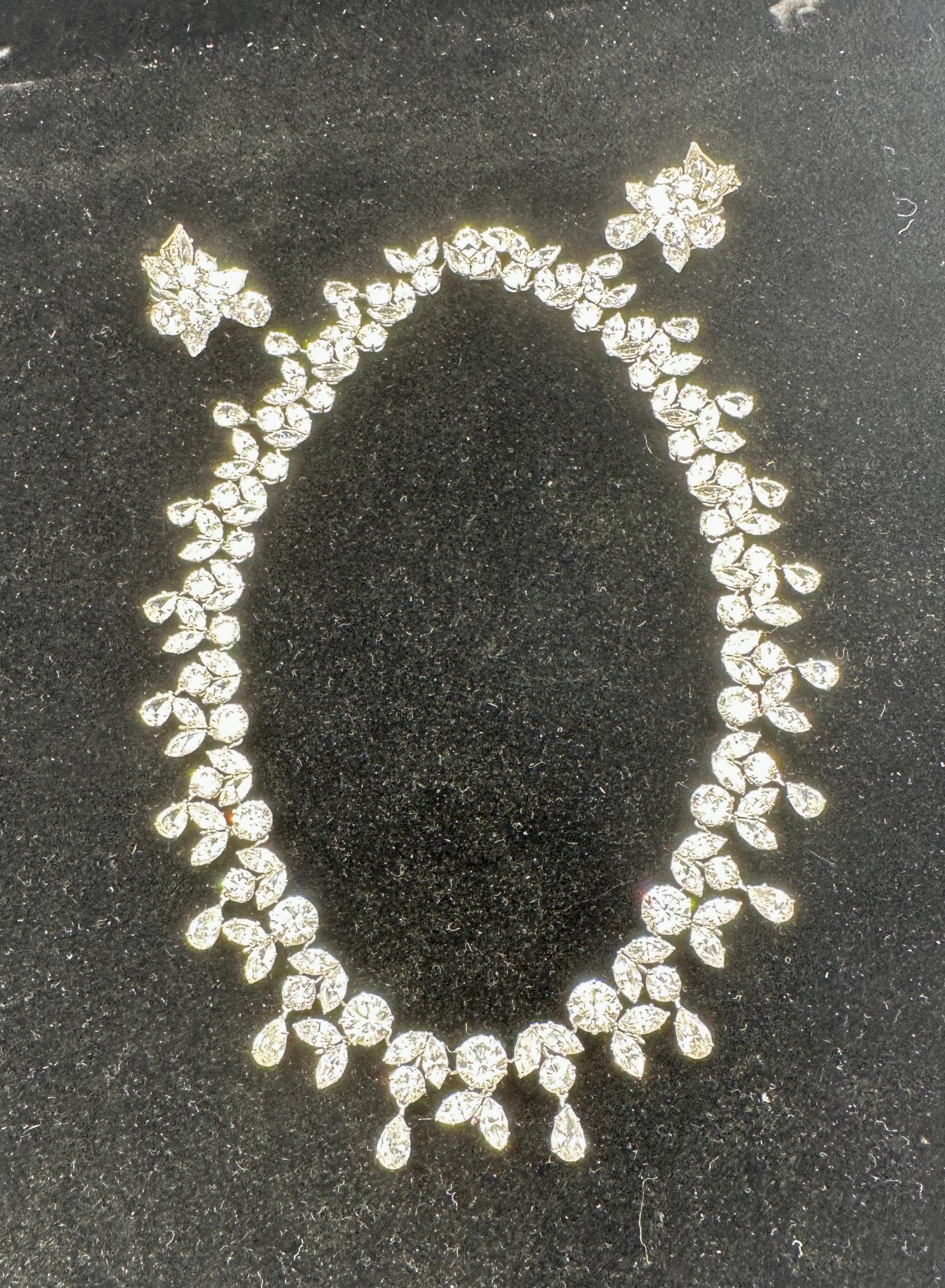 Collana e orecchini A.A. Moore in oro bianco 14 carati 89 grammi Foto CZ in vendita 4