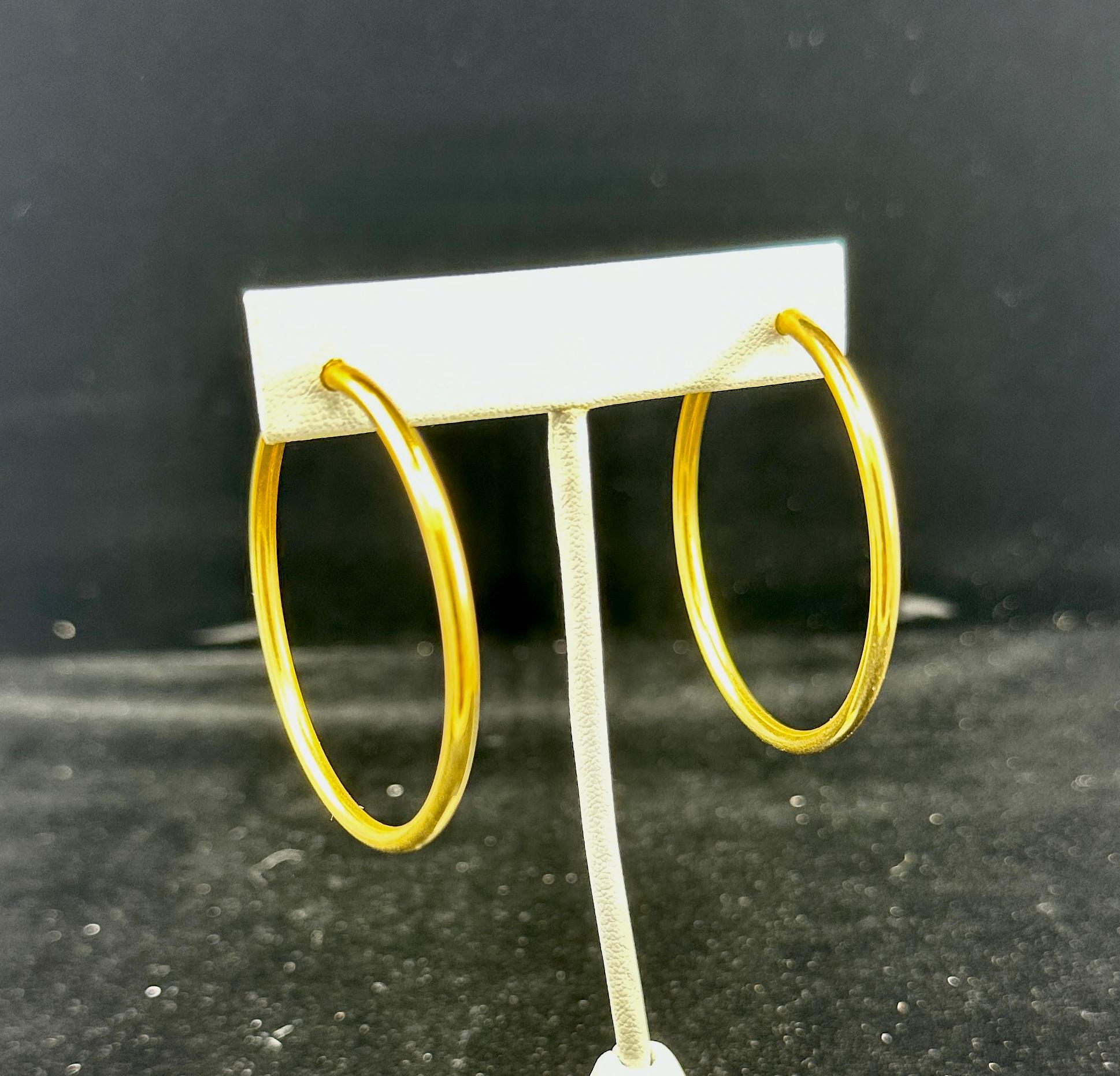 Mary Tyler Moore Personal Hoop-Ohrringe mit Fotos 14 Karat Gold 2 Zoll im Angebot 6