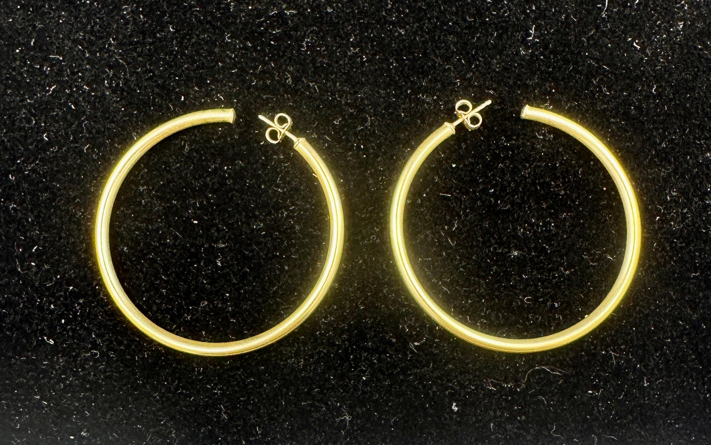 Mary Tyler Moore Personal Hoop-Ohrringe mit Fotos 14 Karat Gold 2 Zoll im Angebot 7