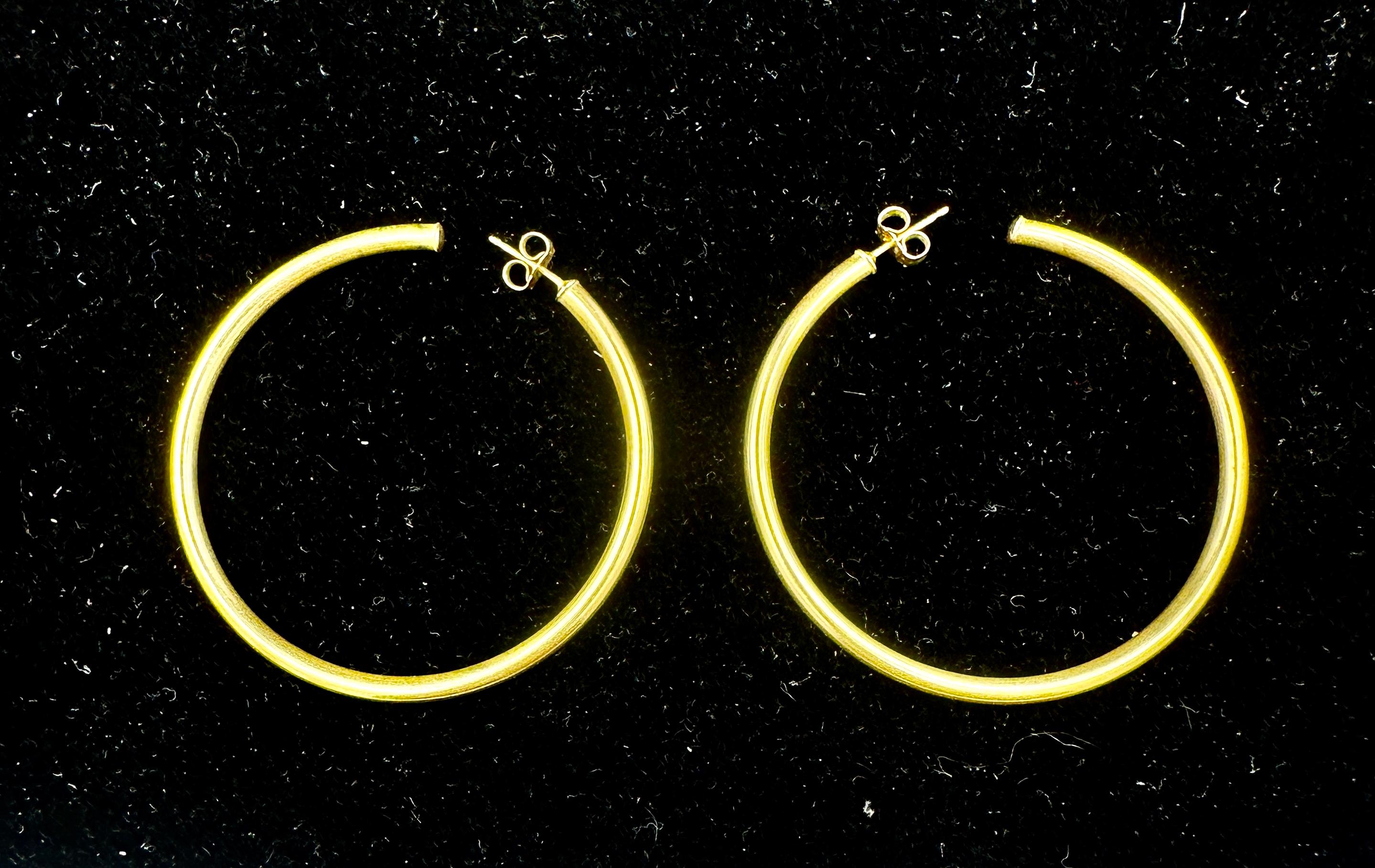 Mary Tyler Moore Personal Hoop-Ohrringe mit Fotos 14 Karat Gold 2 Zoll im Angebot 8