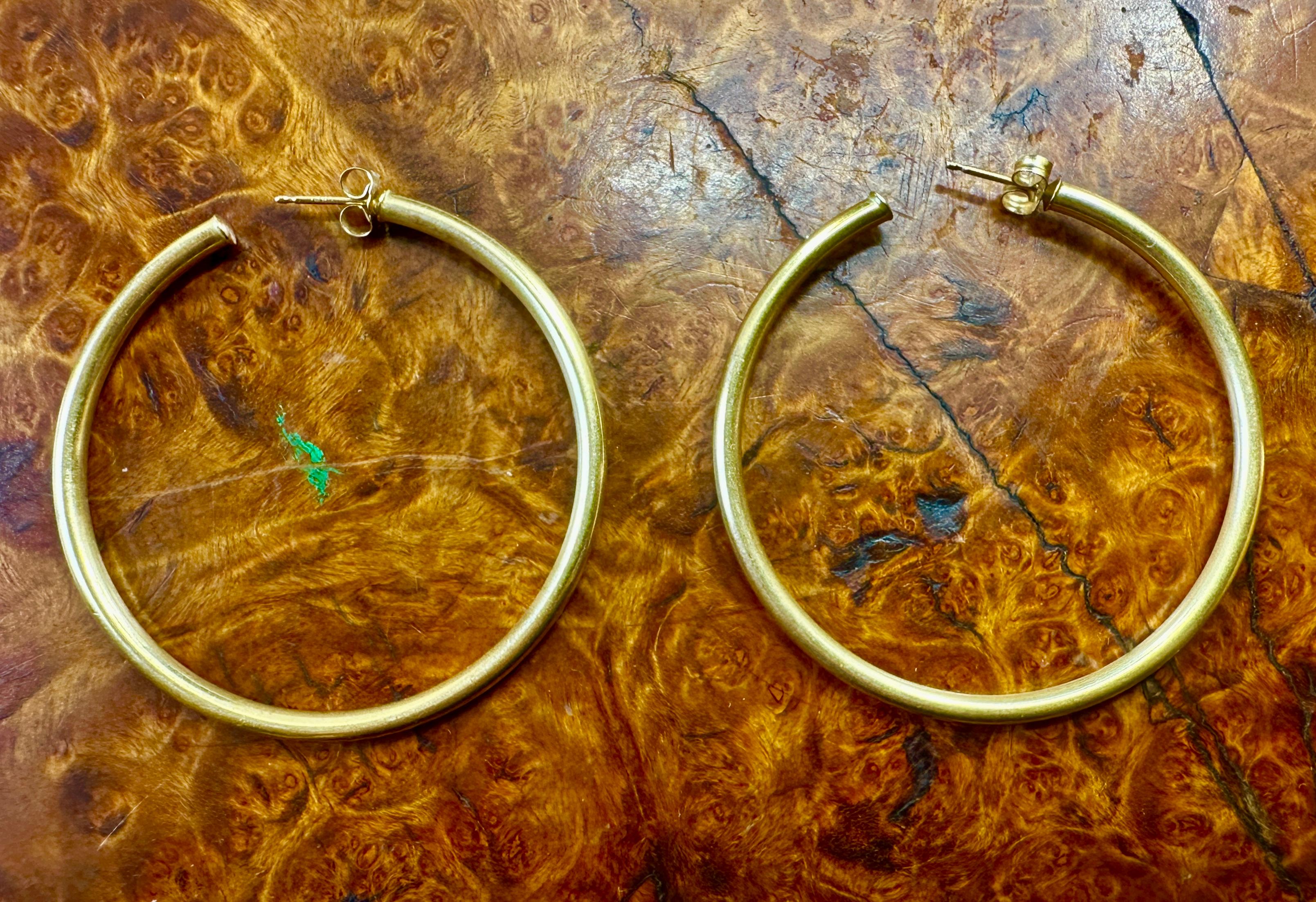 Mary Tyler Moore Personal Hoop-Ohrringe mit Fotos 14 Karat Gold 2 Zoll im Angebot 9