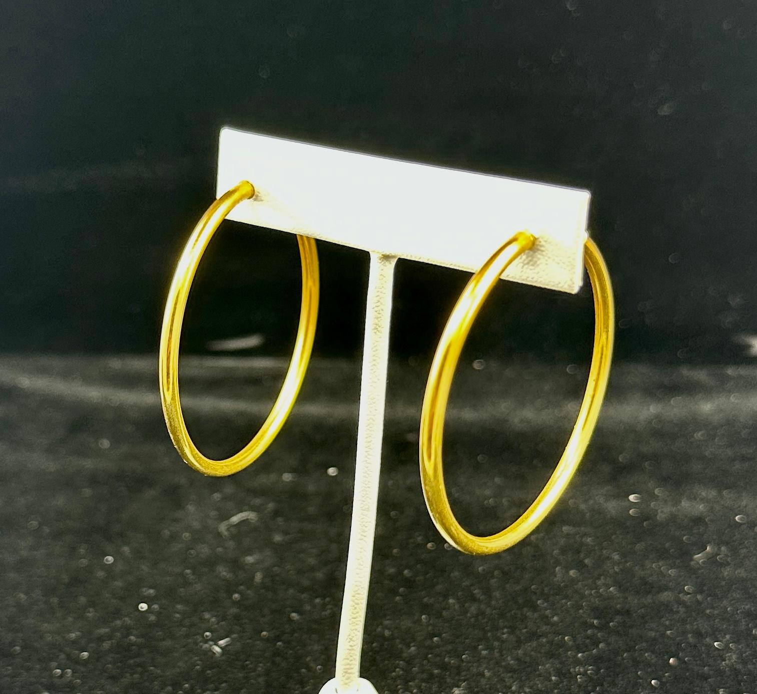 Mary Tyler Moore Personal Hoop-Ohrringe mit Fotos 14 Karat Gold 2 Zoll im Angebot 2