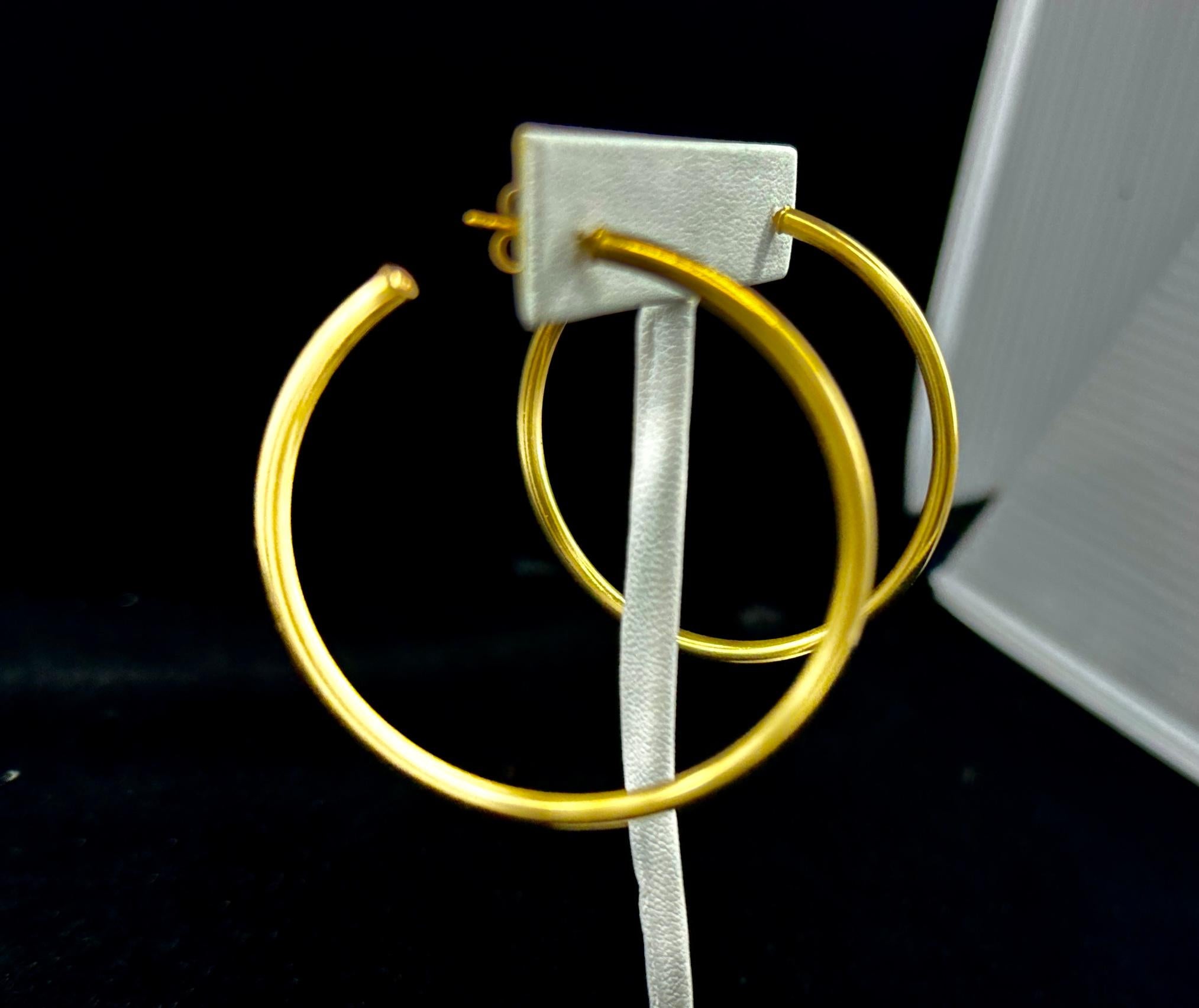 Mary Tyler Moore Personal Hoop-Ohrringe mit Fotos 14 Karat Gold 2 Zoll im Angebot 3