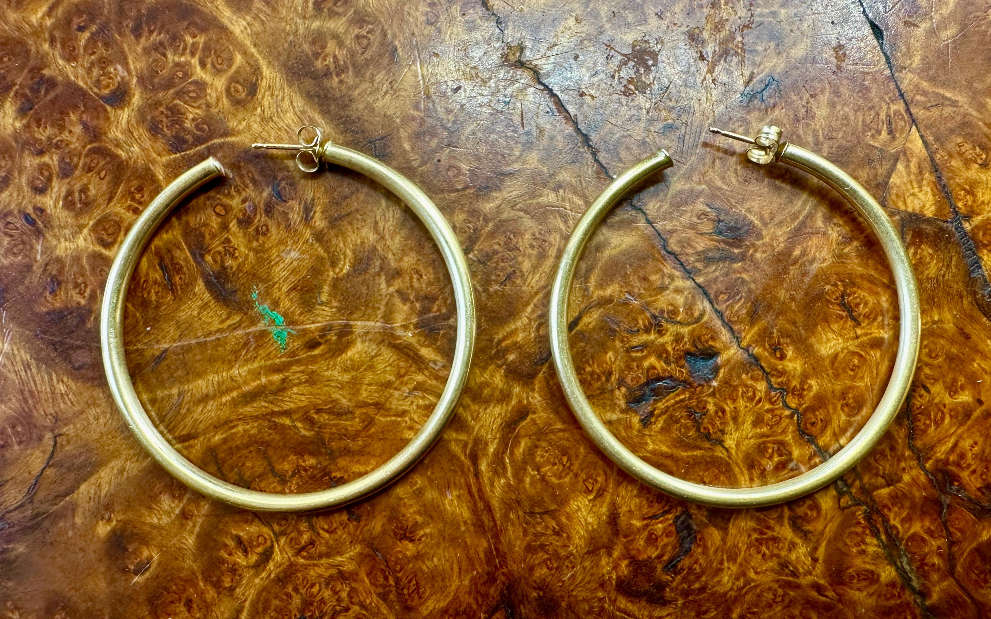 Mary Tyler Moore Personal Hoop-Ohrringe mit Fotos 14 Karat Gold 2 Zoll im Angebot 4