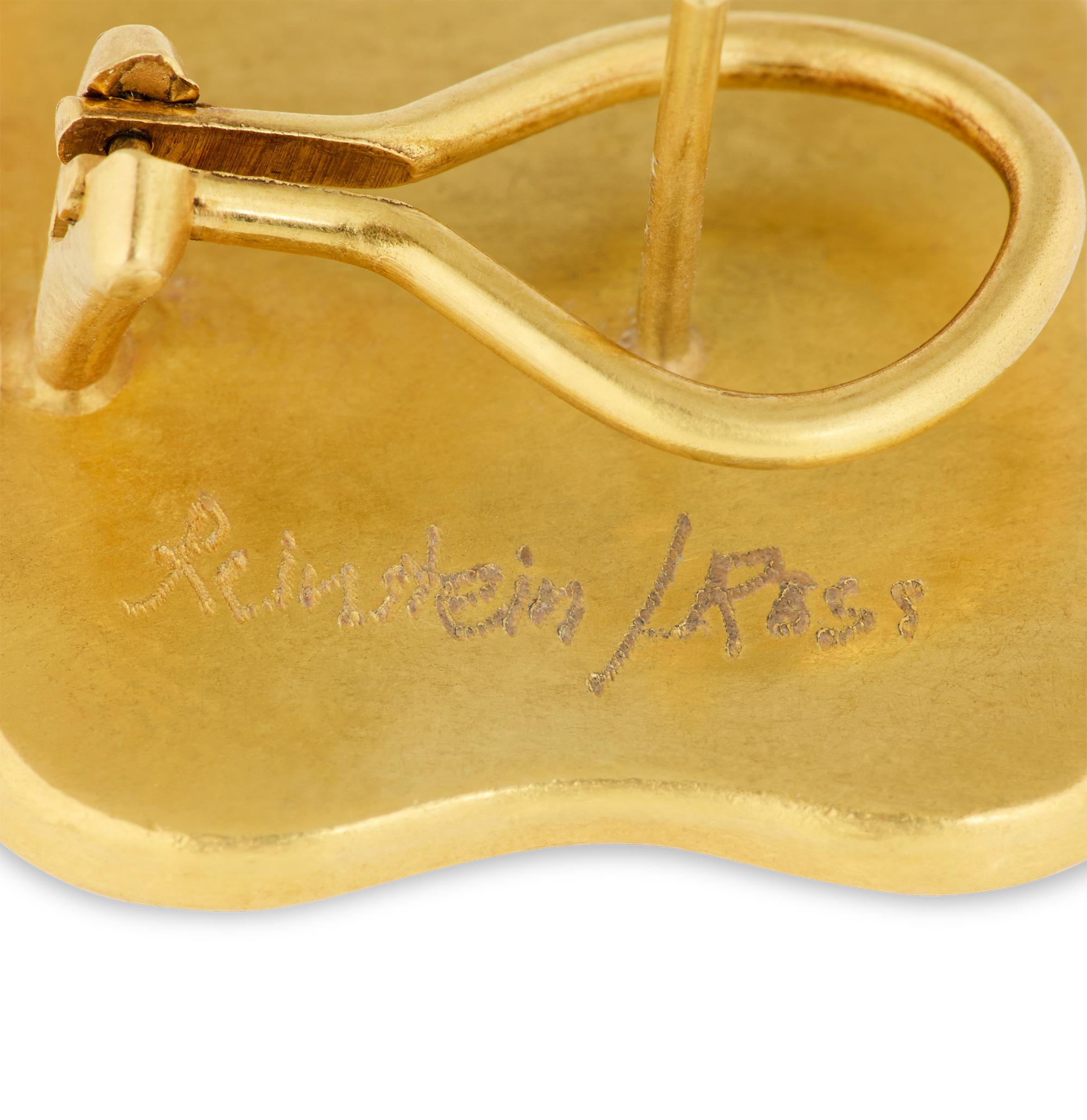 Questo paio di orecchini con citrino e rubino cabochon, realizzati dalla famosa Reinstein/Ross, apparteneva alla leggendaria Mary Tyler Moore. Realizzato a mano in ricco oro giallo 22 carati, ogni orecchino mostra un luminoso citrino ovale cabochon,