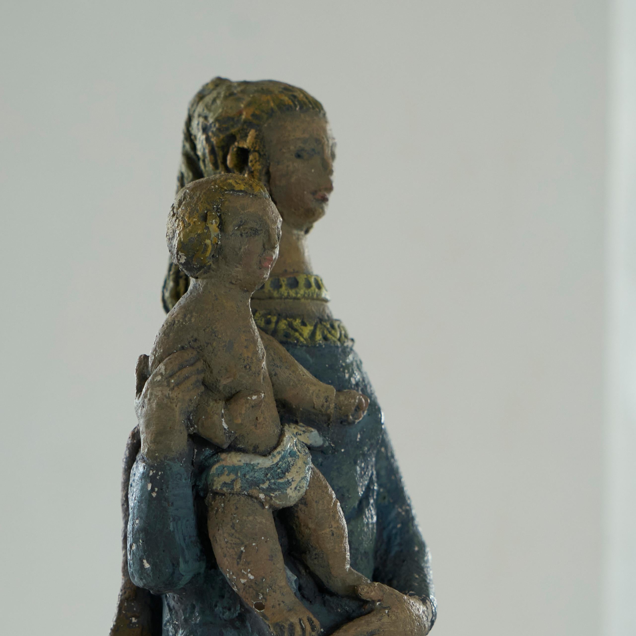 Maria mit Kind Skulptur aus Ton Frühes 20. Jahrhundert im Angebot 3