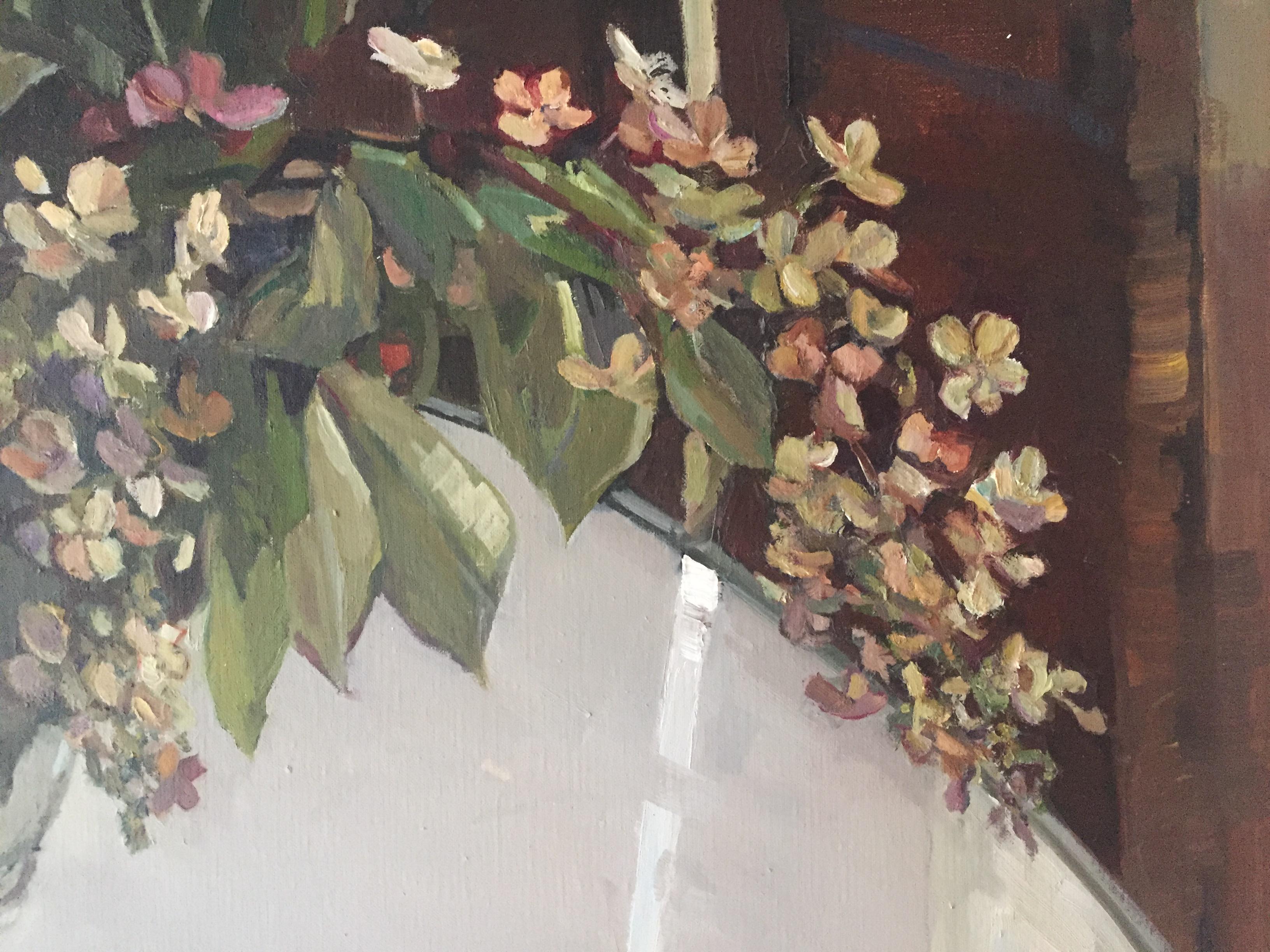 Une peinture à l'huile représentant un hortensia dans un vase sur une table. Encadré dans un simple cadre blanc flottant.


Maryann Lucas vit et travaille à Sag Harbor. Elle est principalement autodidacte, mais a également reçu des instructions et
