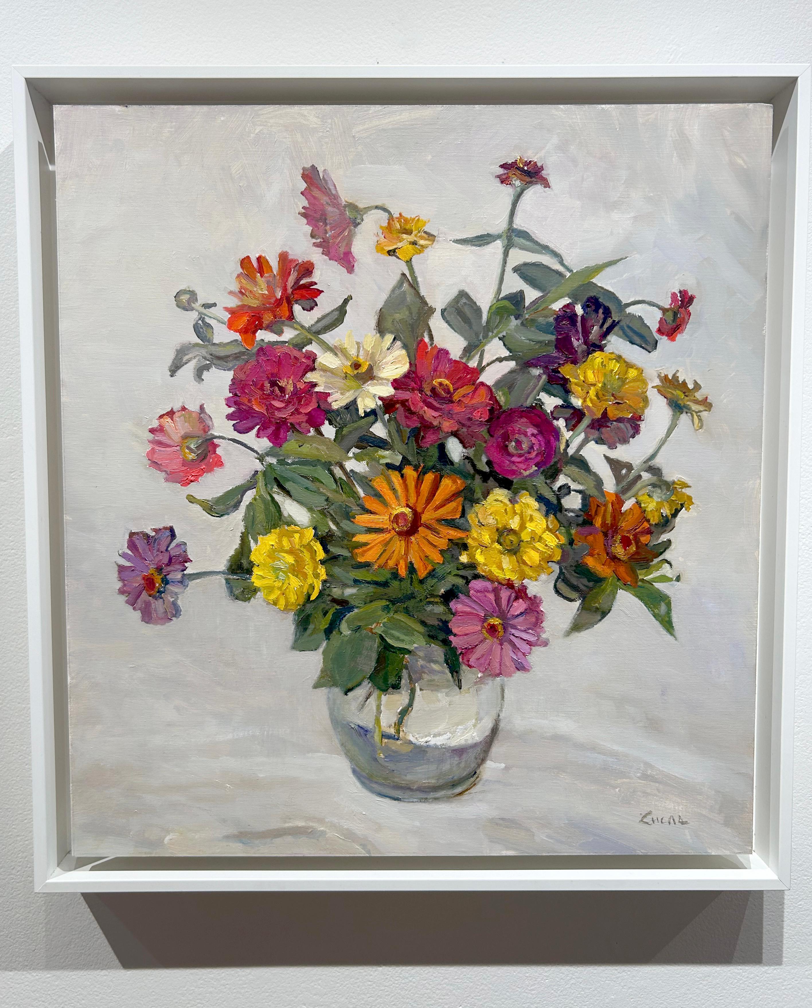 Maryann Lucas, Arrangement of Zinnias, peinture à l'huile de natures mortes florales 22 x 20,5 en vente 1