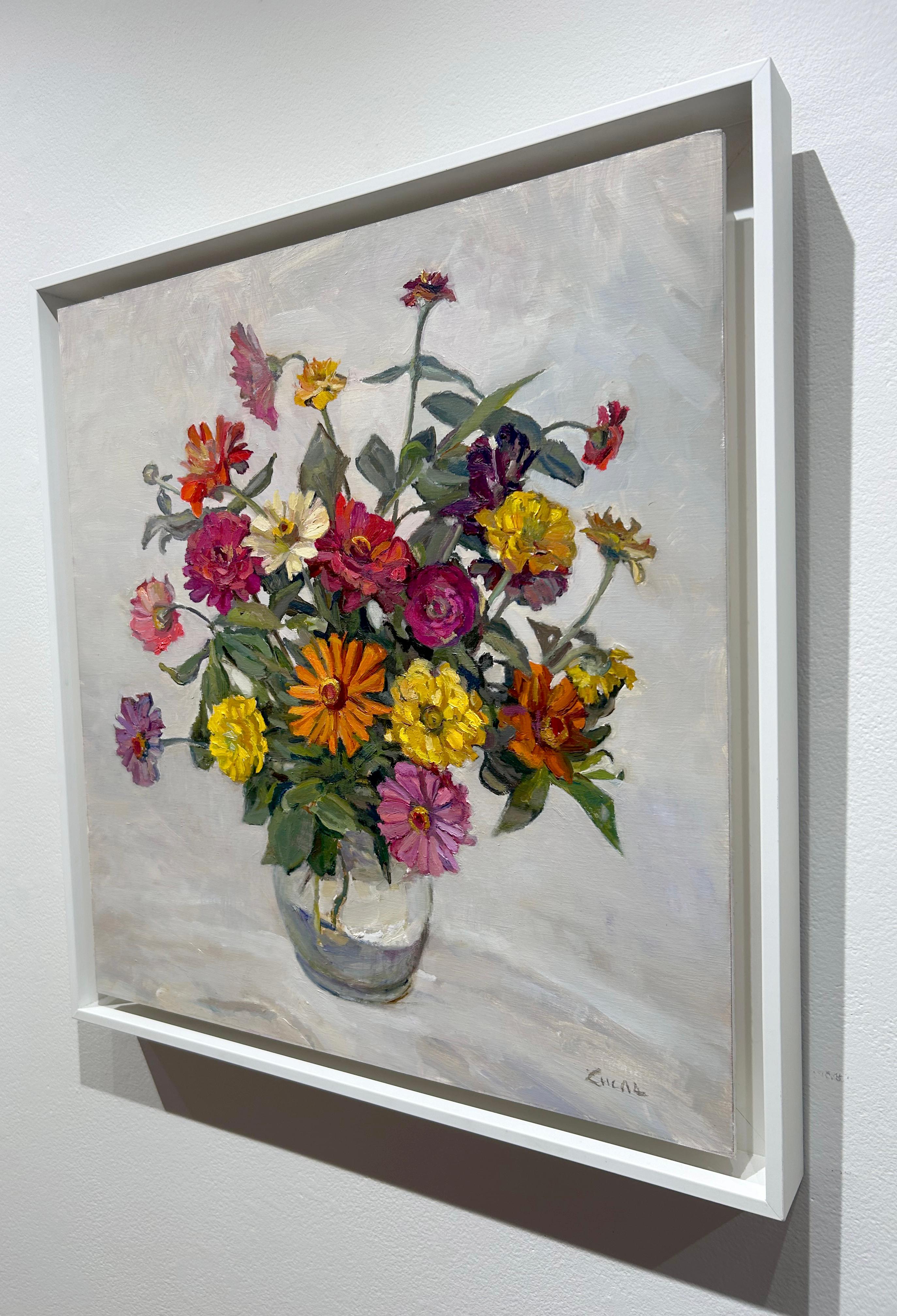 Maryann Lucas, Arrangement of Zinnias, peinture à l'huile de natures mortes florales 22 x 20,5 en vente 2