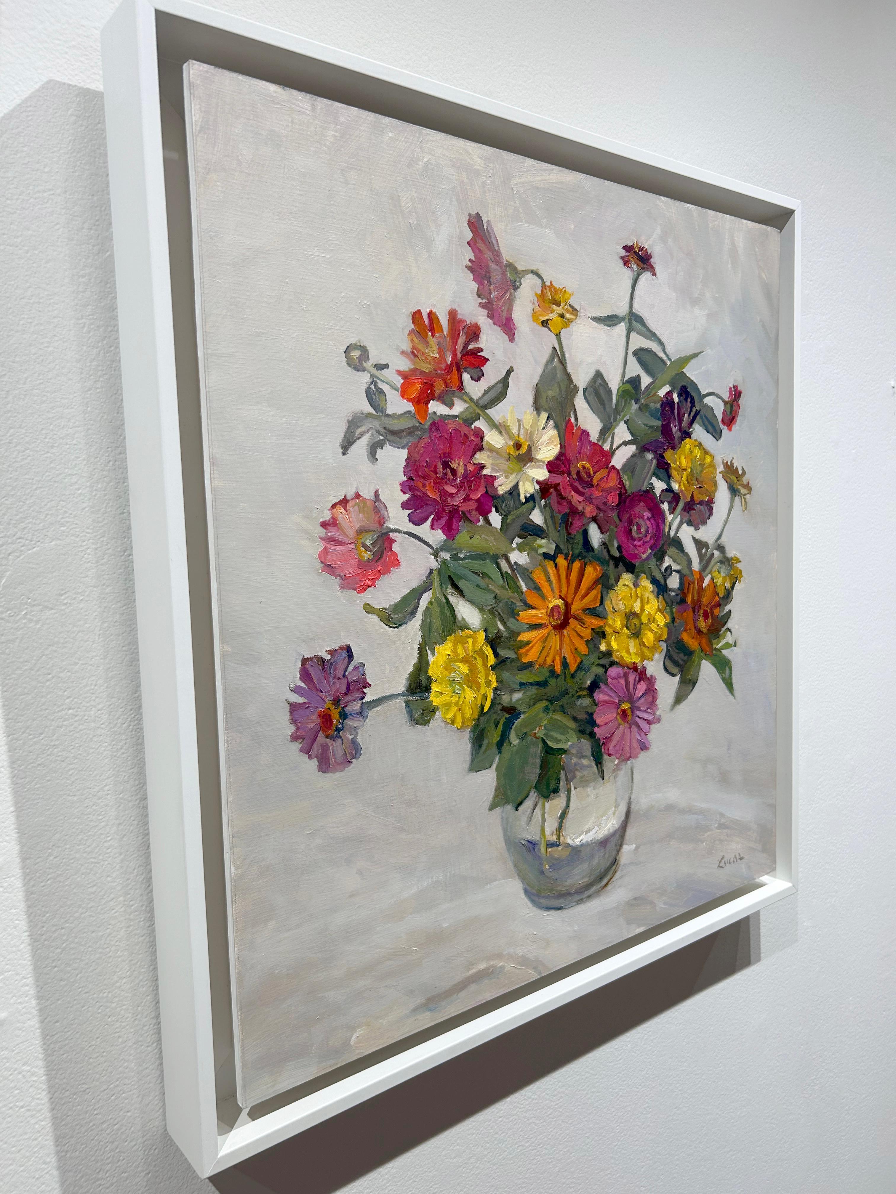 Maryann Lucas, Arrangement of Zinnias, peinture à l'huile de natures mortes florales 22 x 20,5 en vente 3