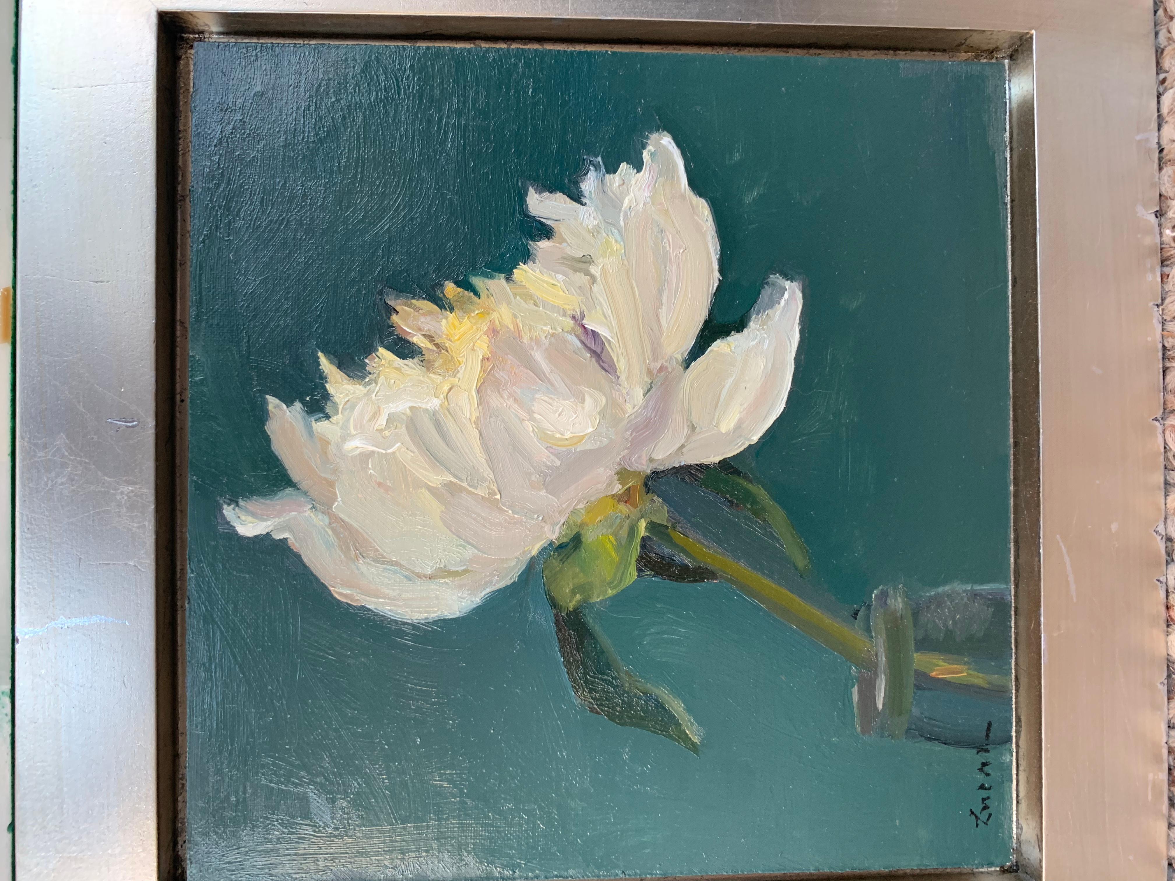 Maryann Lucas lives and works in Sag Harbor. She is primarily self-taught but has also received instruction and support from wonderful and generous members of the East End artistic community. Working exclusively in oils, Lucas sets out almost daily