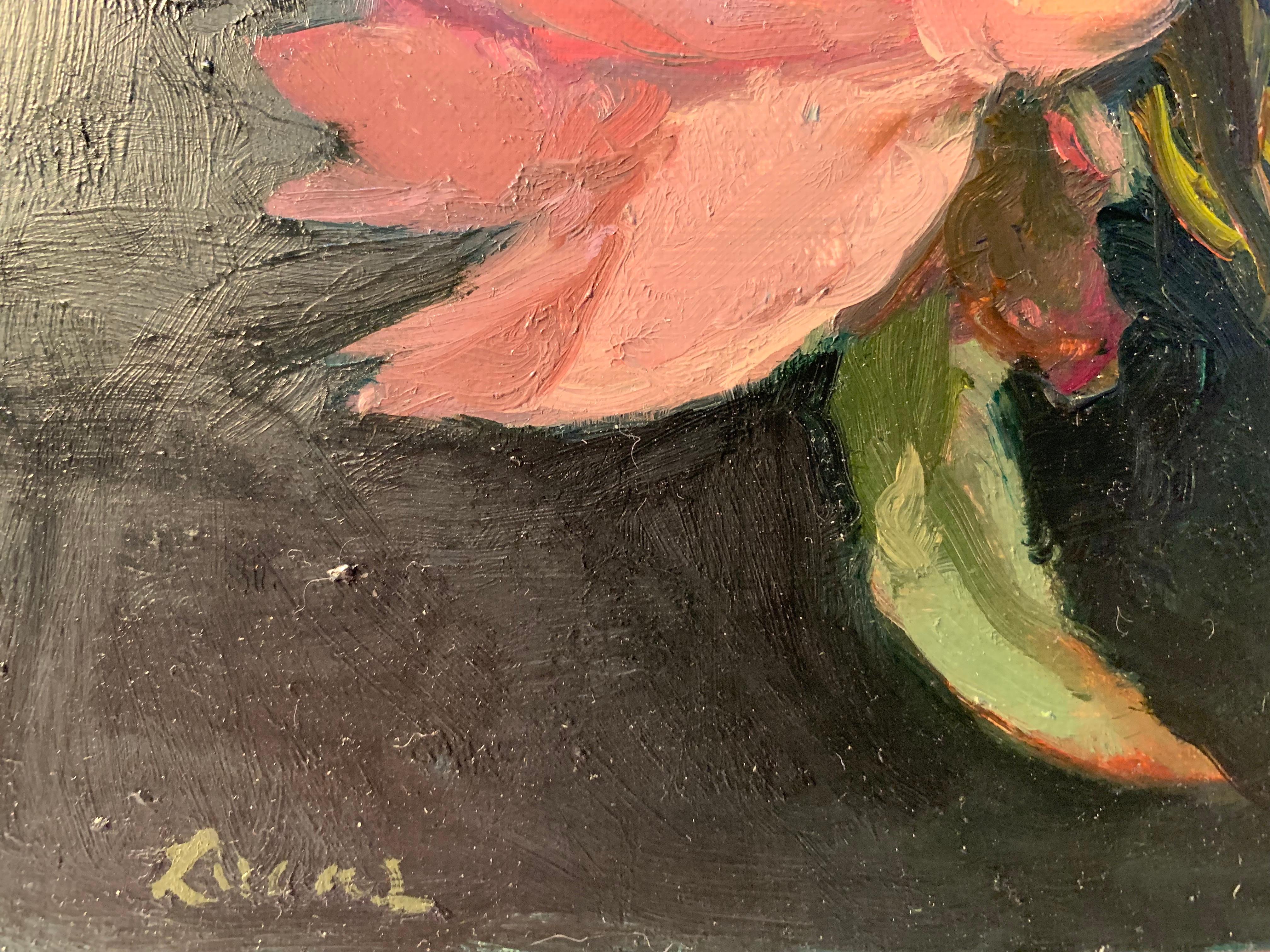 La subtilité en rose - Noir Still-Life Painting par Maryann Lucas