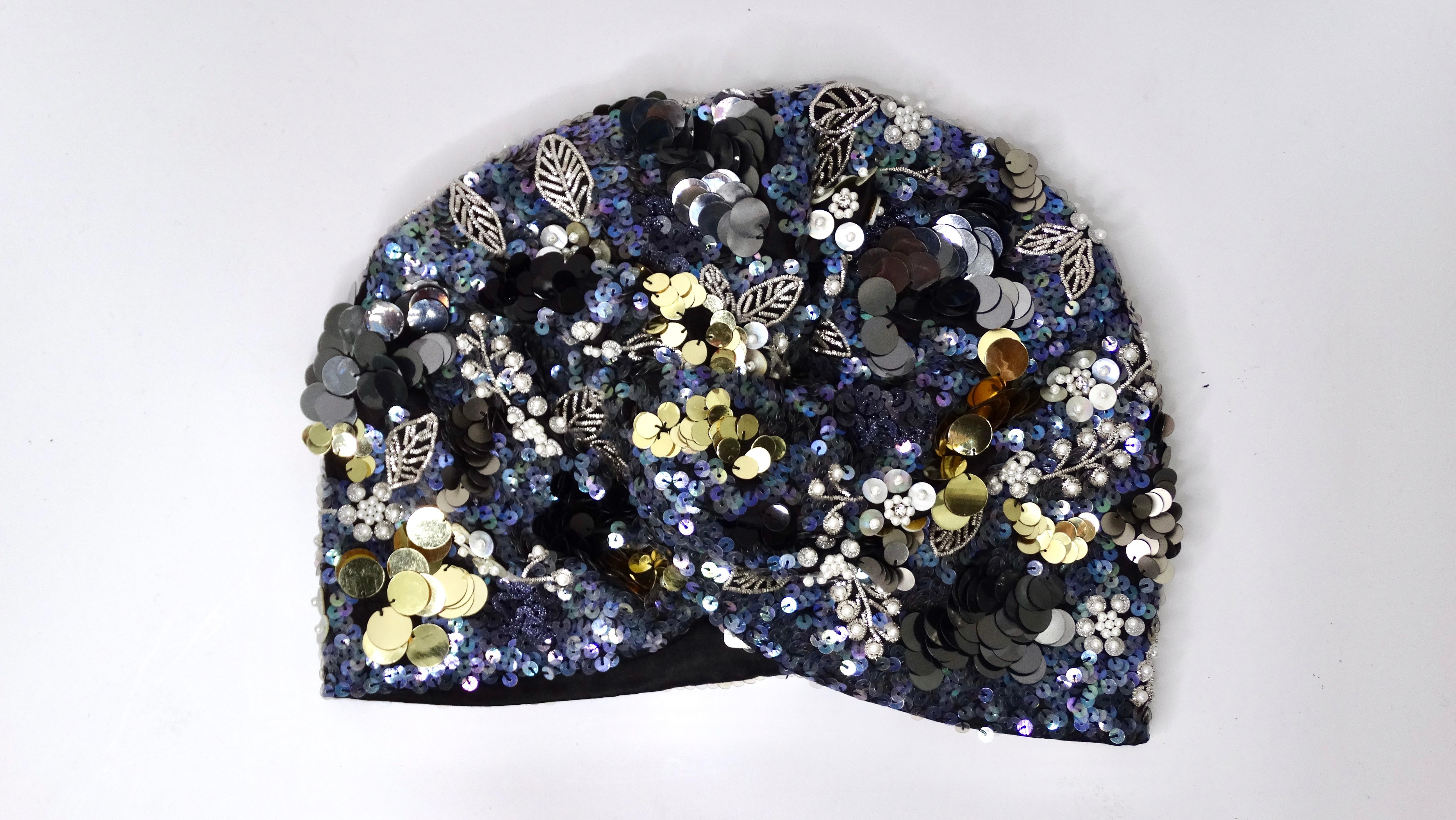 Perlen-Pailletten-Turban von MaryJane Claverol (Grau) im Angebot