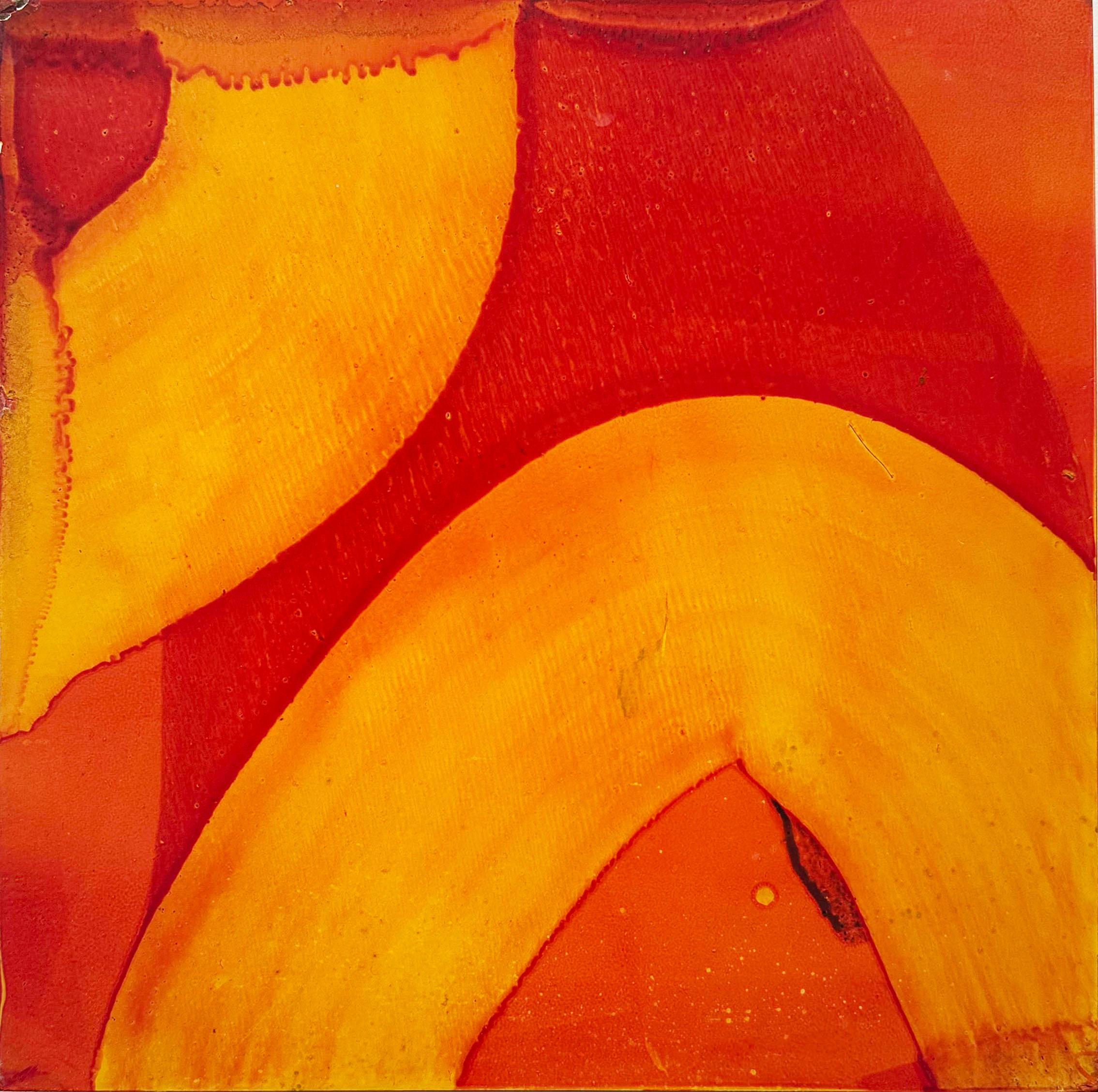 Erhältlich bei Madelyn Jordon Fine Art. Cadbury" von Marylyn Dintenfass, 2009. Öl auf Platte, 12 x 12 Zoll. Dieses abstrakte Gemälde zeigt eine leuchtende Palette verschiedener Rot- und Orangetöne. Durch eine unverwechselbare Verschmelzung von