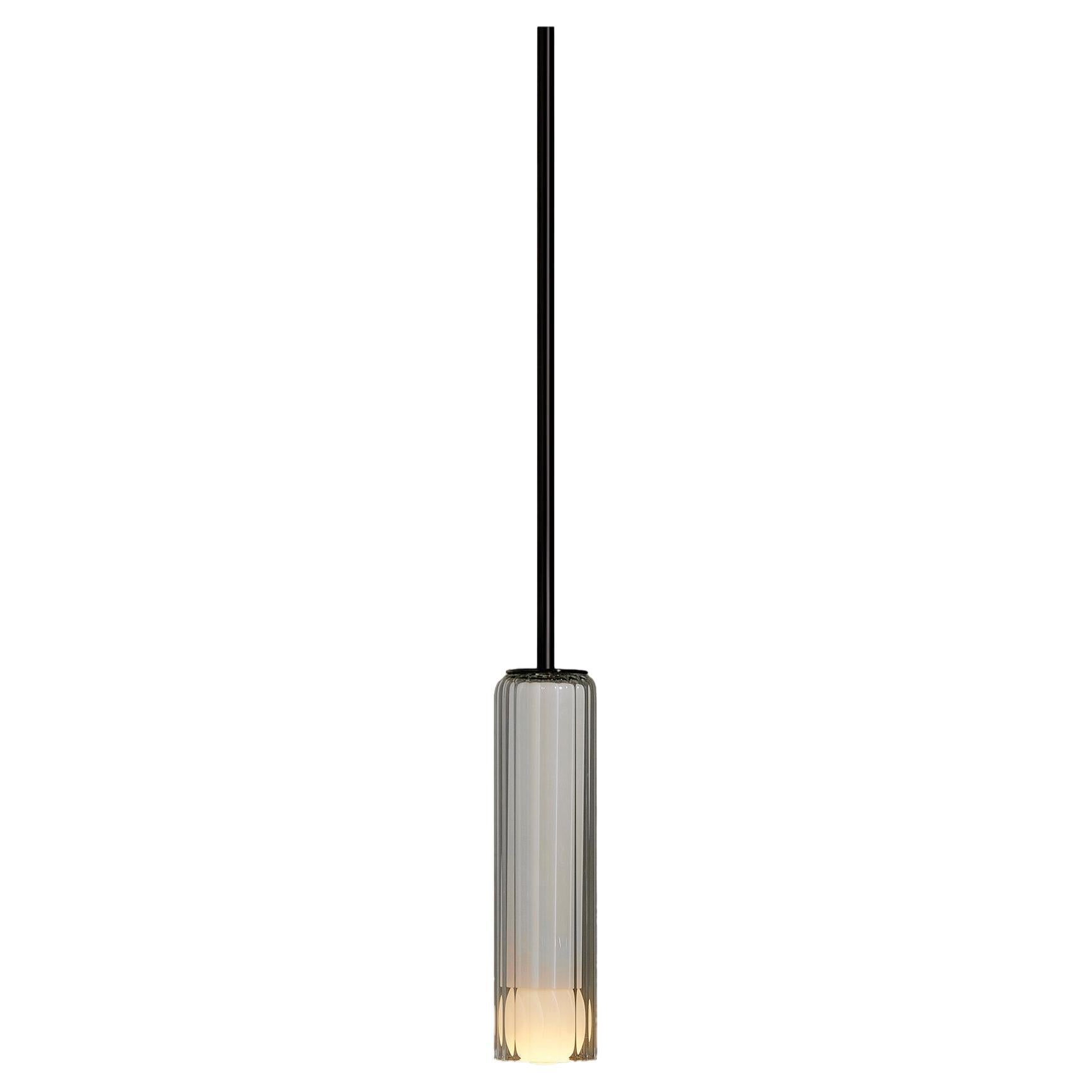 Marz Designs, Lampe à suspension Liini, courte avec tige solide, en verre cannelé