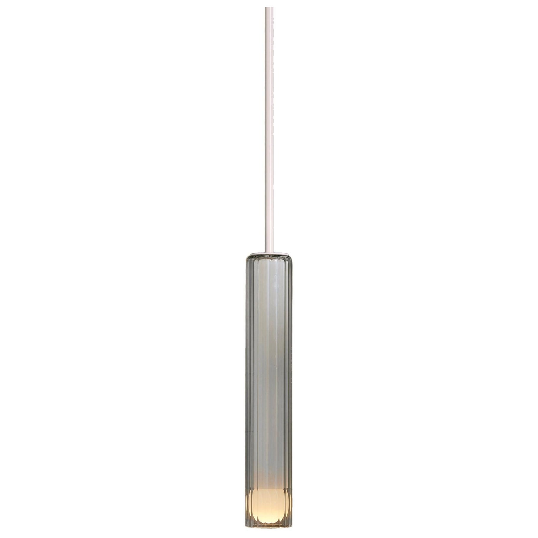 Marz Designs, „Lini-Pendelleuchte, hoch mit massivem Stab“, geriffelte Glas-Pendelleuchte