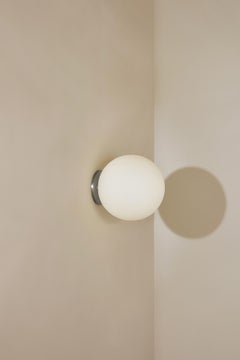 Marz Designs, "Orb Surface Sconce, Large" (applique di superficie a forma di orbita)
