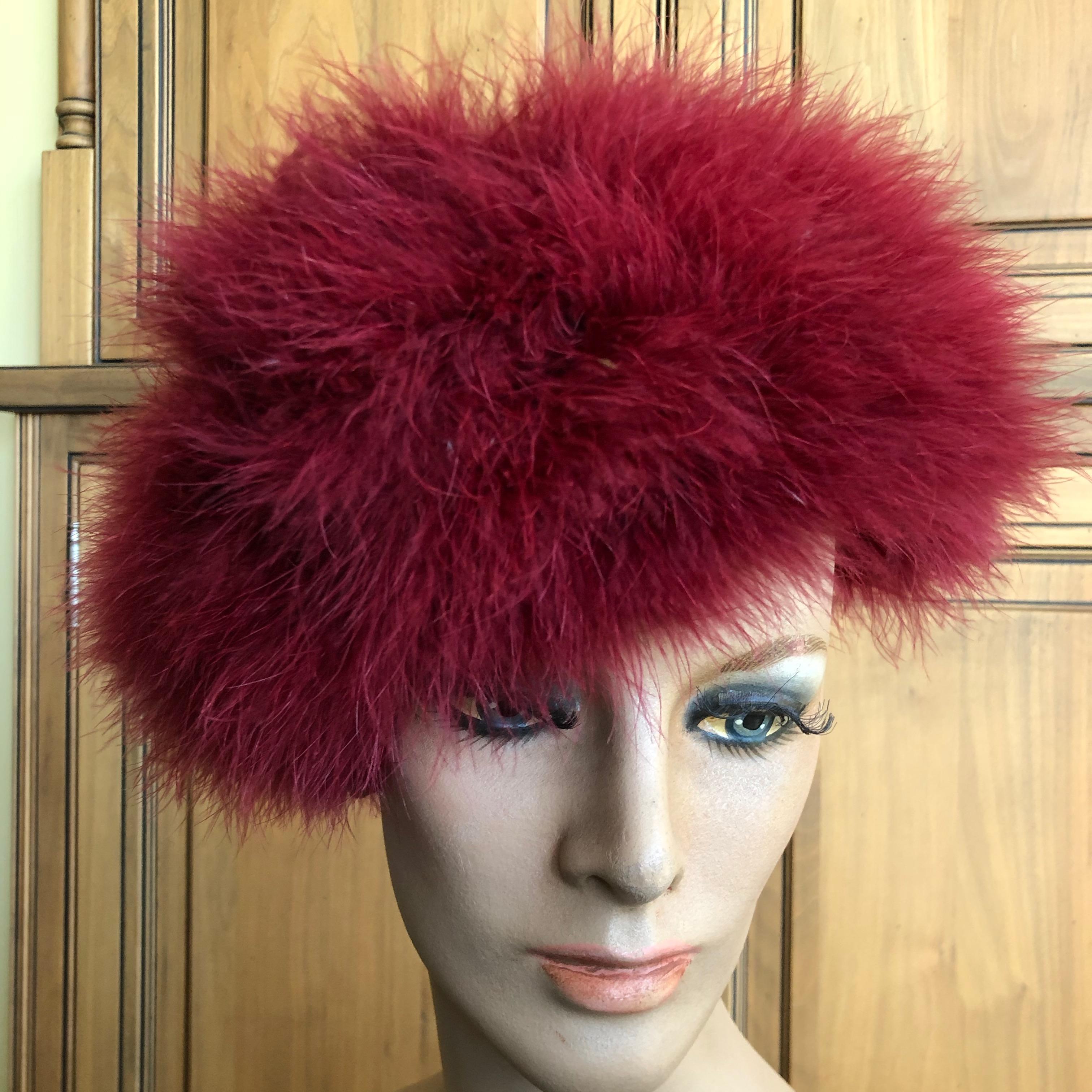 Marzi Firenze 1980's Red Feather Knit Beret Hat for Neiman Marcus In Excellent Condition For Sale In Cloverdale, CA