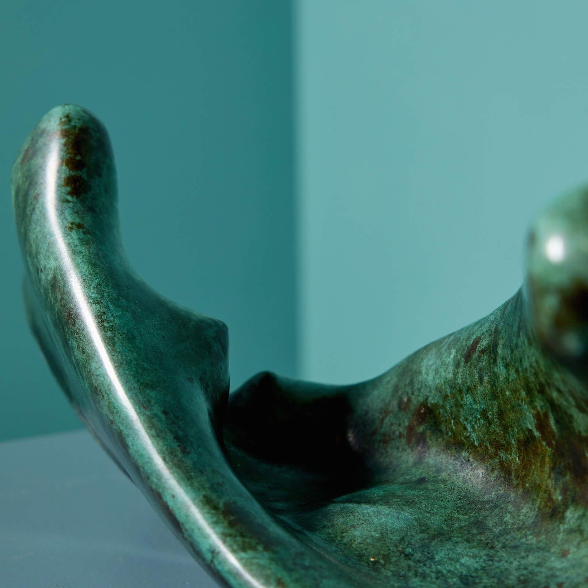Patinato Scultura di torso ritorto in bronzo di Marzia Colonna in vendita
