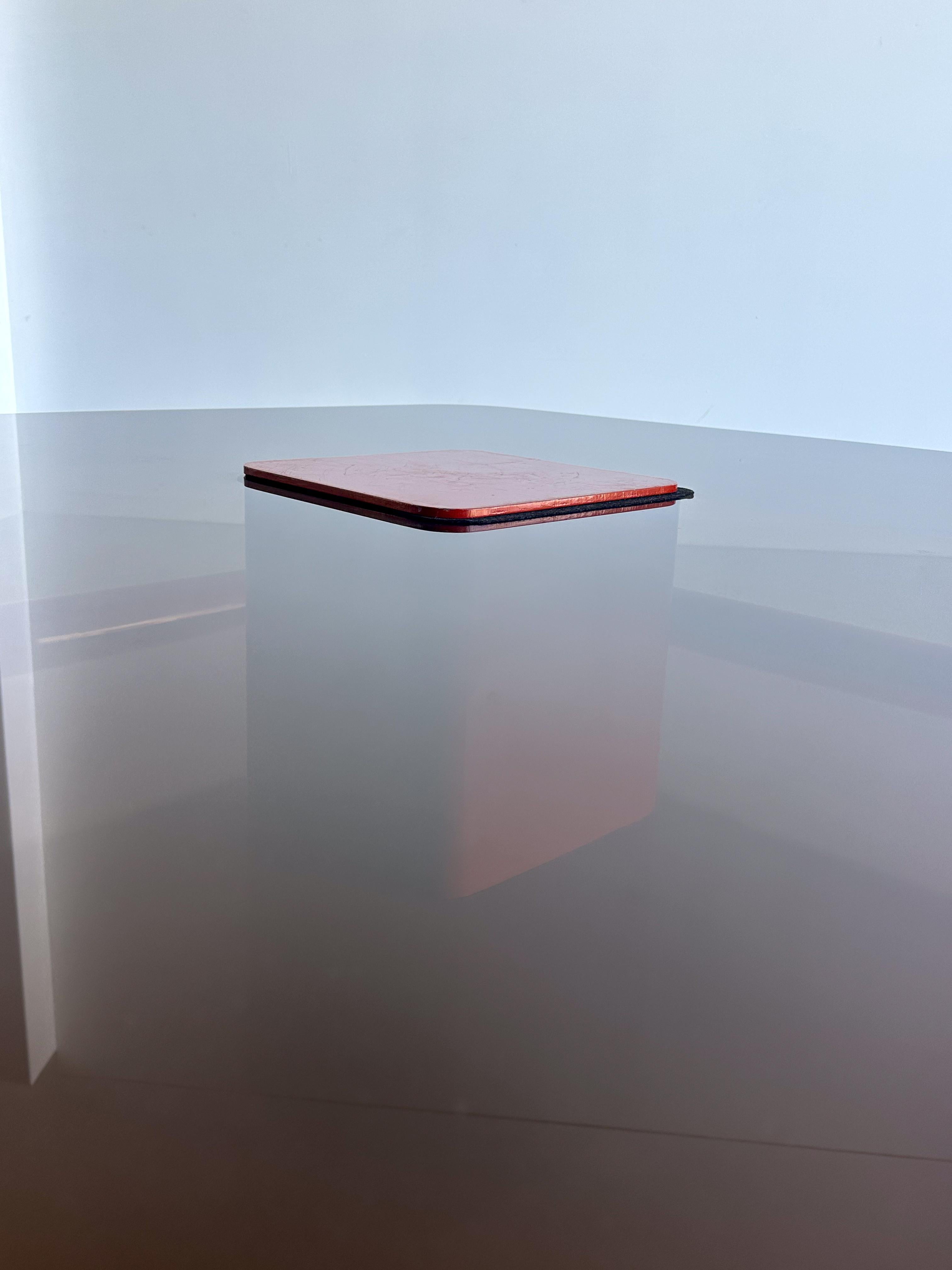 Table basse flottante carrée en verre fumé de Marzio Cecchi pour Studio Most Dark  en vente 2