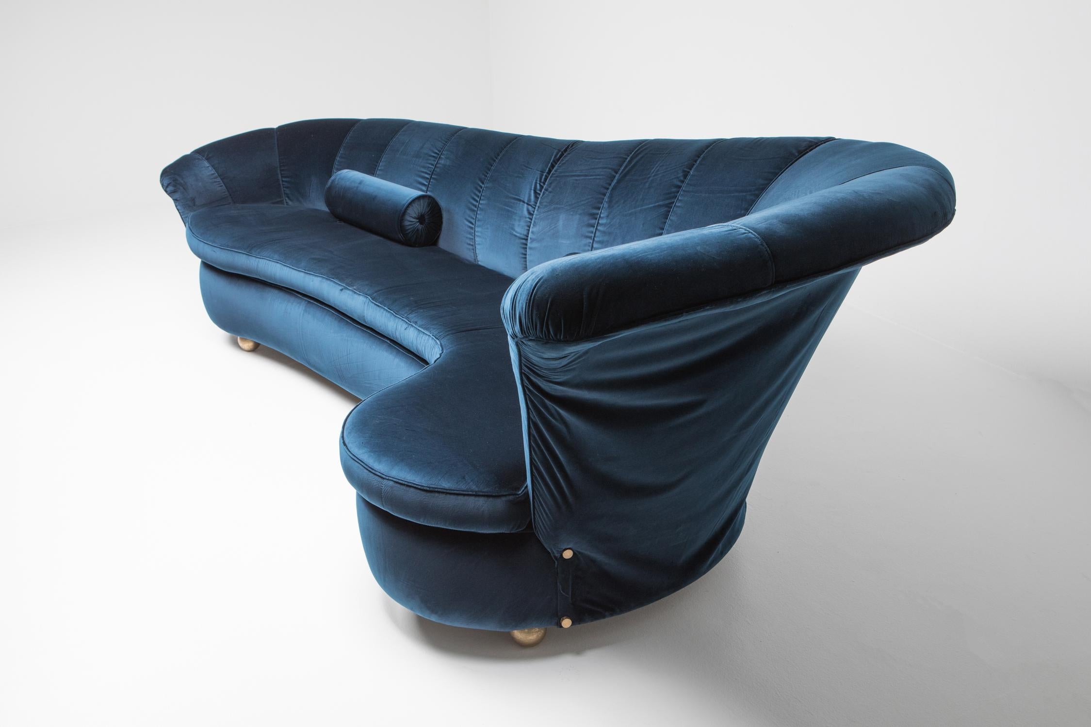 Marzio Cecchi One-of-a-kind Sofa in Blue Velvet In Excellent Condition In Antwerp, BE