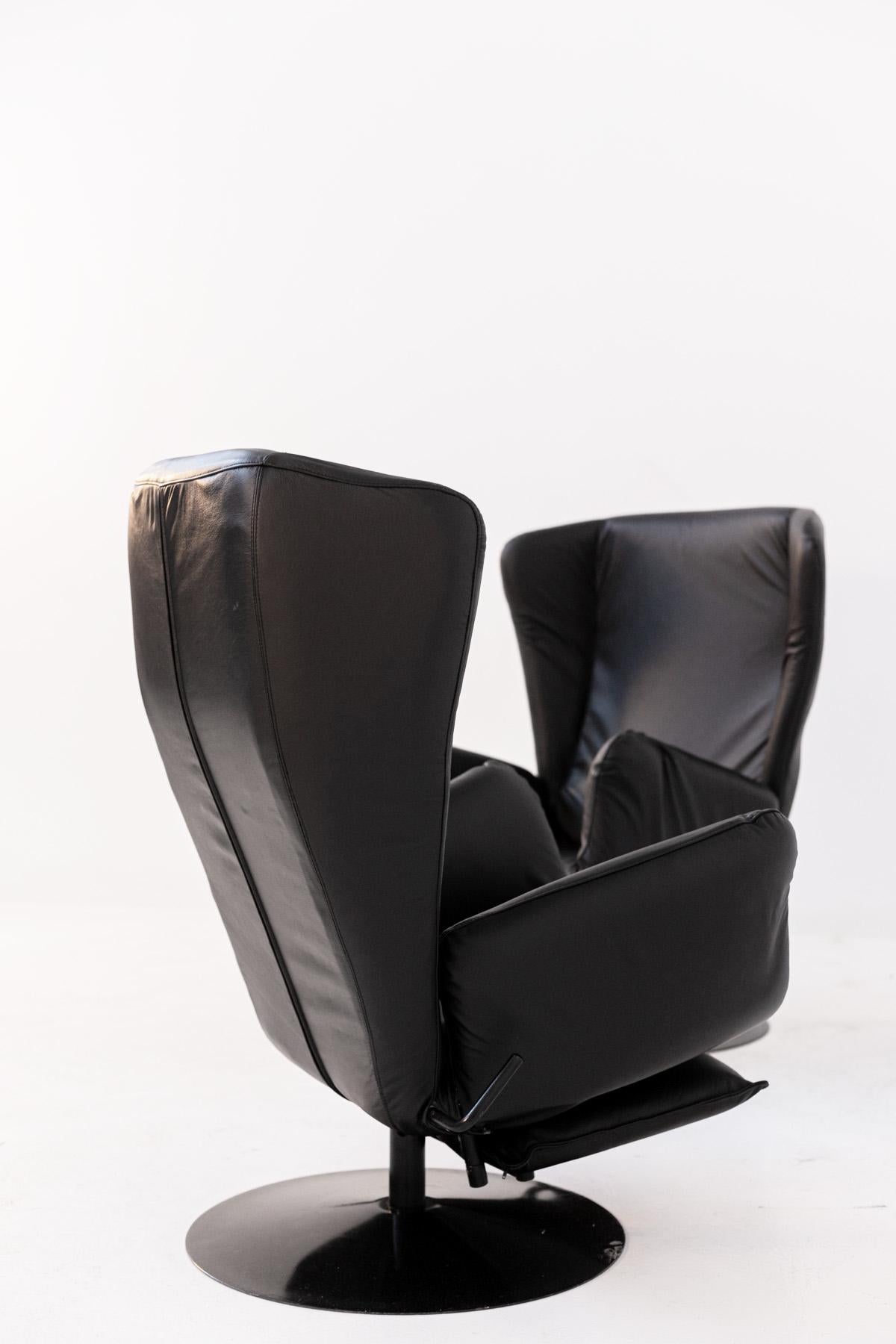 Pair of Italian Armchairs in Black Leather  For Sale 5