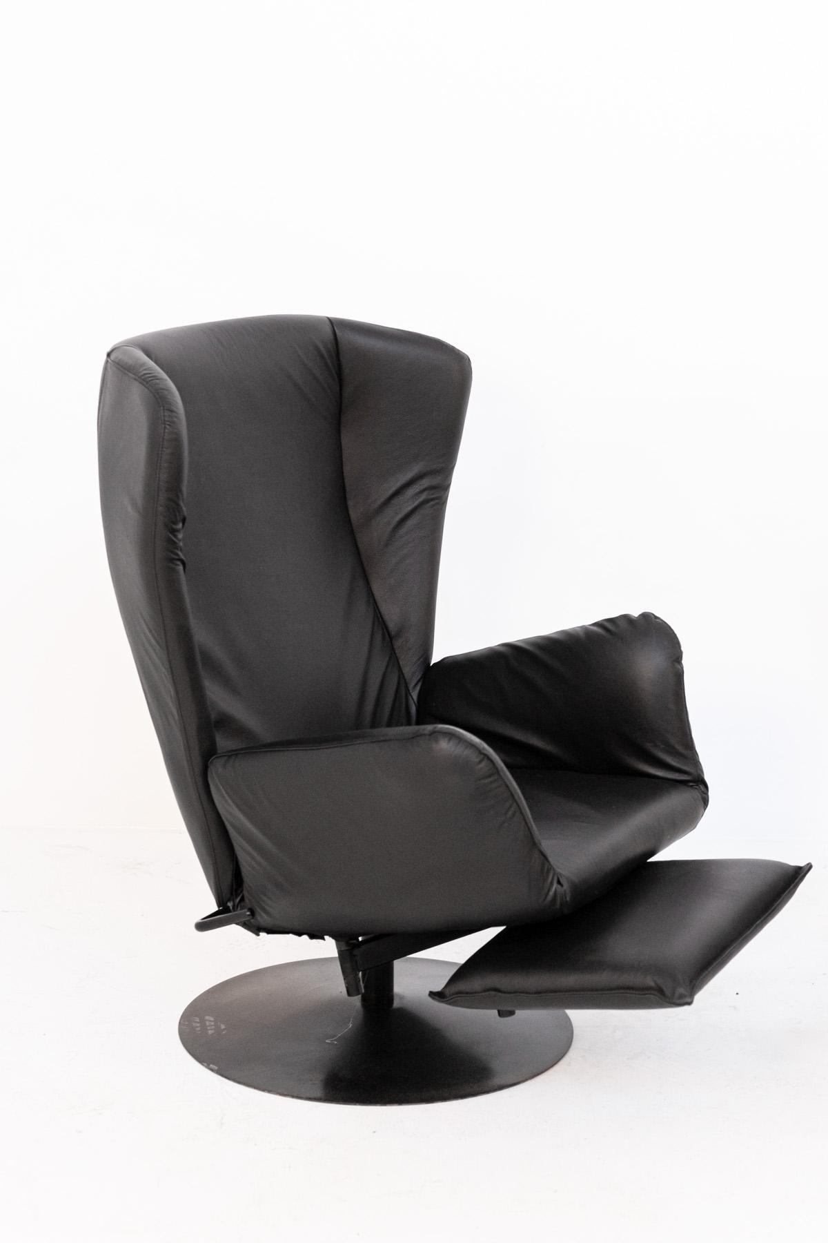 Pair of Italian Armchairs in Black Leather  For Sale 7