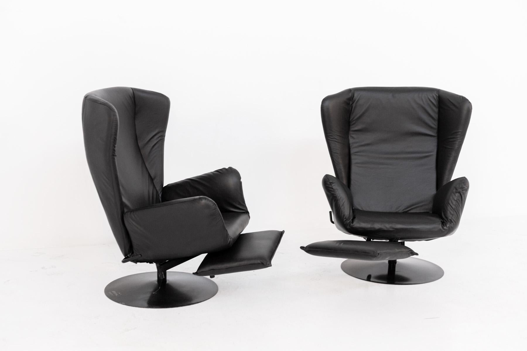 Pair of Italian Armchairs in Black Leather  For Sale 8