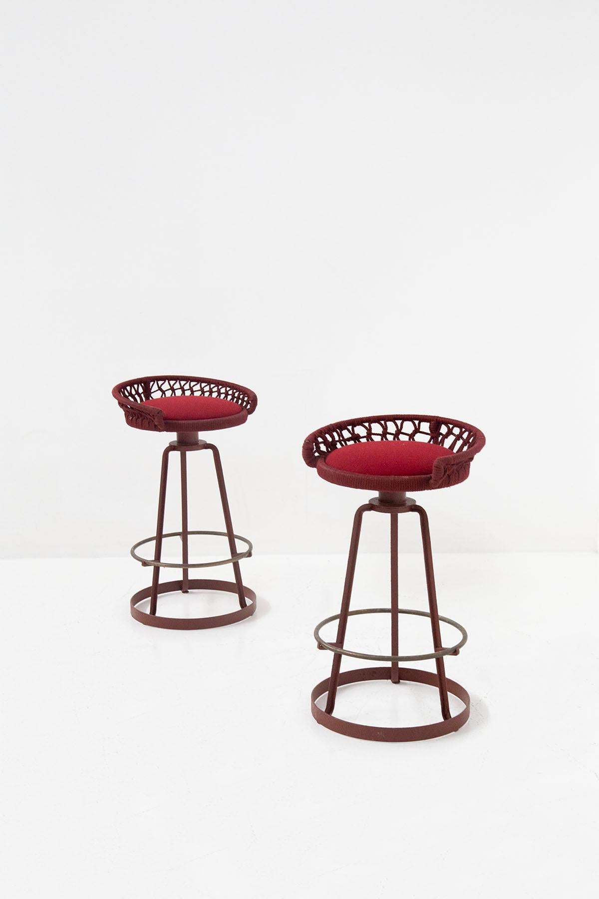 Fascinating pair of high stools designed by the great Italian 1970s designer Marzio Cecchi. The pair of stools through its gear is also swivel. Their great peculiarity is the seat made of red rope that wraps around the iron structure underneath. The