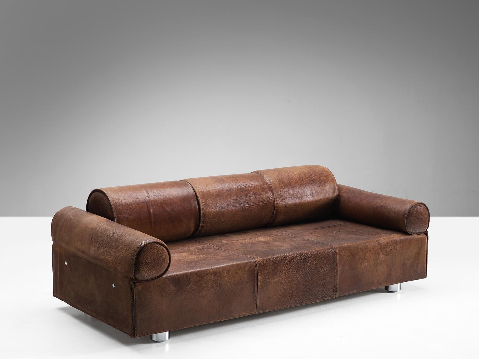 Sofa, in leather and metal, by Marzio Cecchie, Italy, 1970s 

Rare daybed by Italian designer Marzio Cecchi. This sofa is made of thick dark brown buffalo leather. An admirable patina is visible on the leather. Traces of age and use has created a