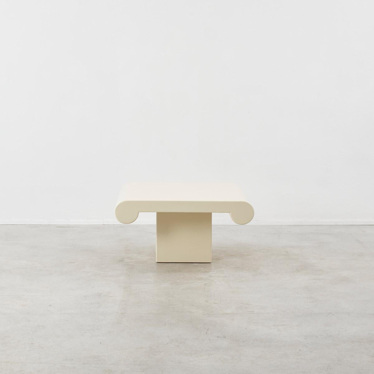 Mesa auxiliar Marzio Cecchi, Italia Años 70 Posmoderno en venta