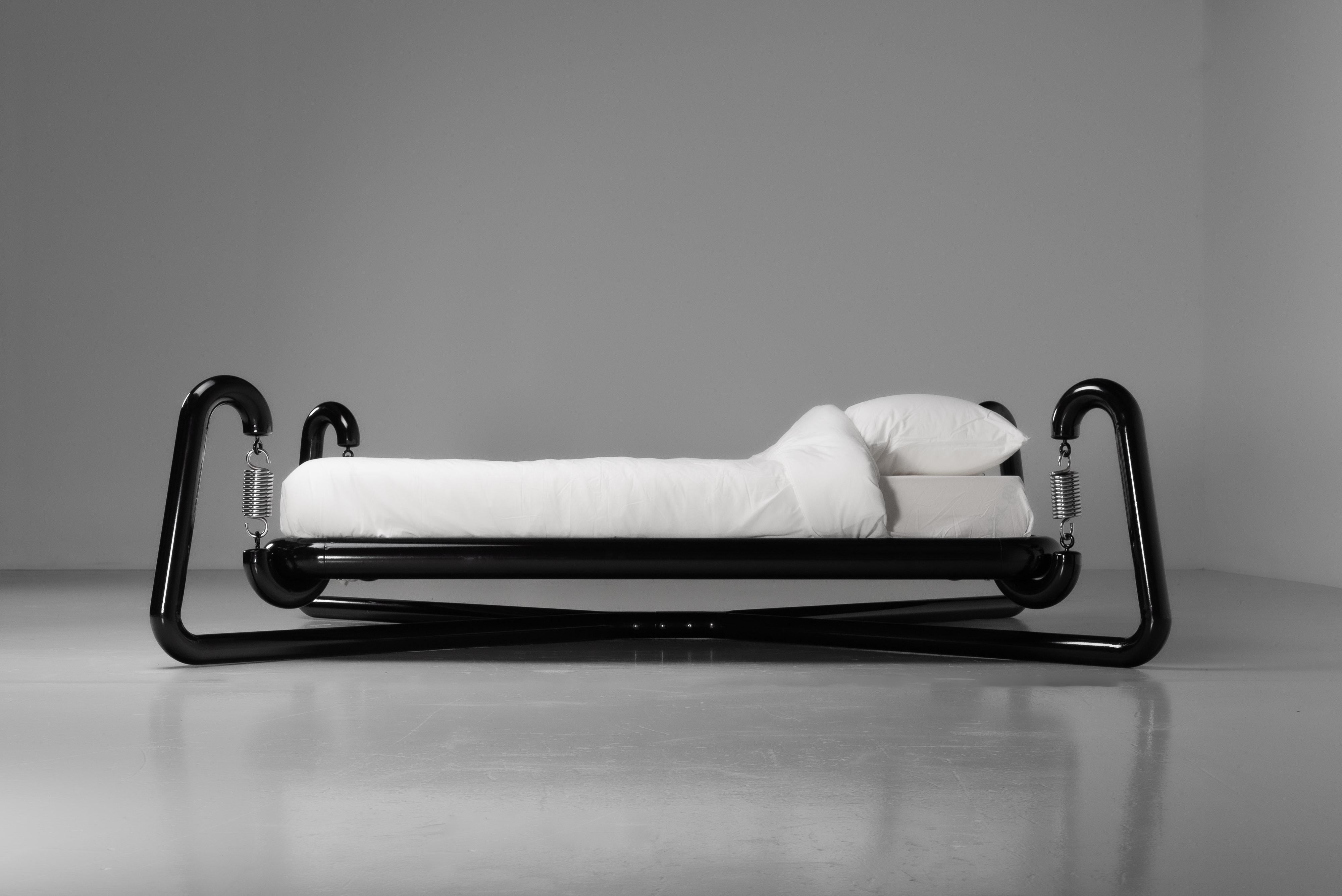 Letto a molle Marzio Cecchi edizione Studio Most Italia 1974 in vendita 1