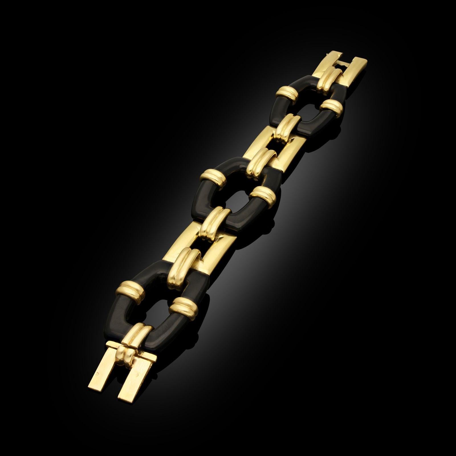 Marzo Retro Armband aus 18 Karat Gelbgold und Onyx von Georges Lenfant, um 1950 (Gemischter Schliff) im Angebot