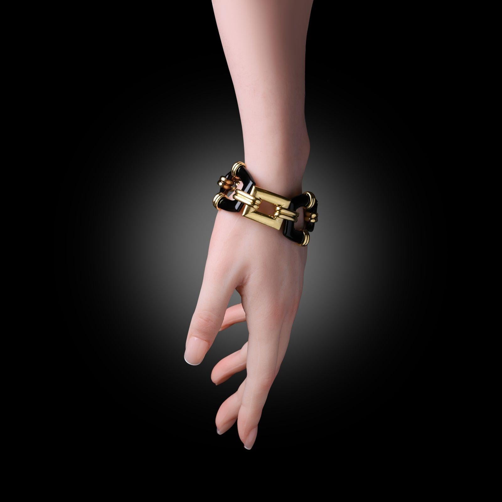 Marzo Retro 18ct Yellow gold And Onyx Bracelet By Georges Lenfant Circa 1950 In Good Condition For Sale In London, GB