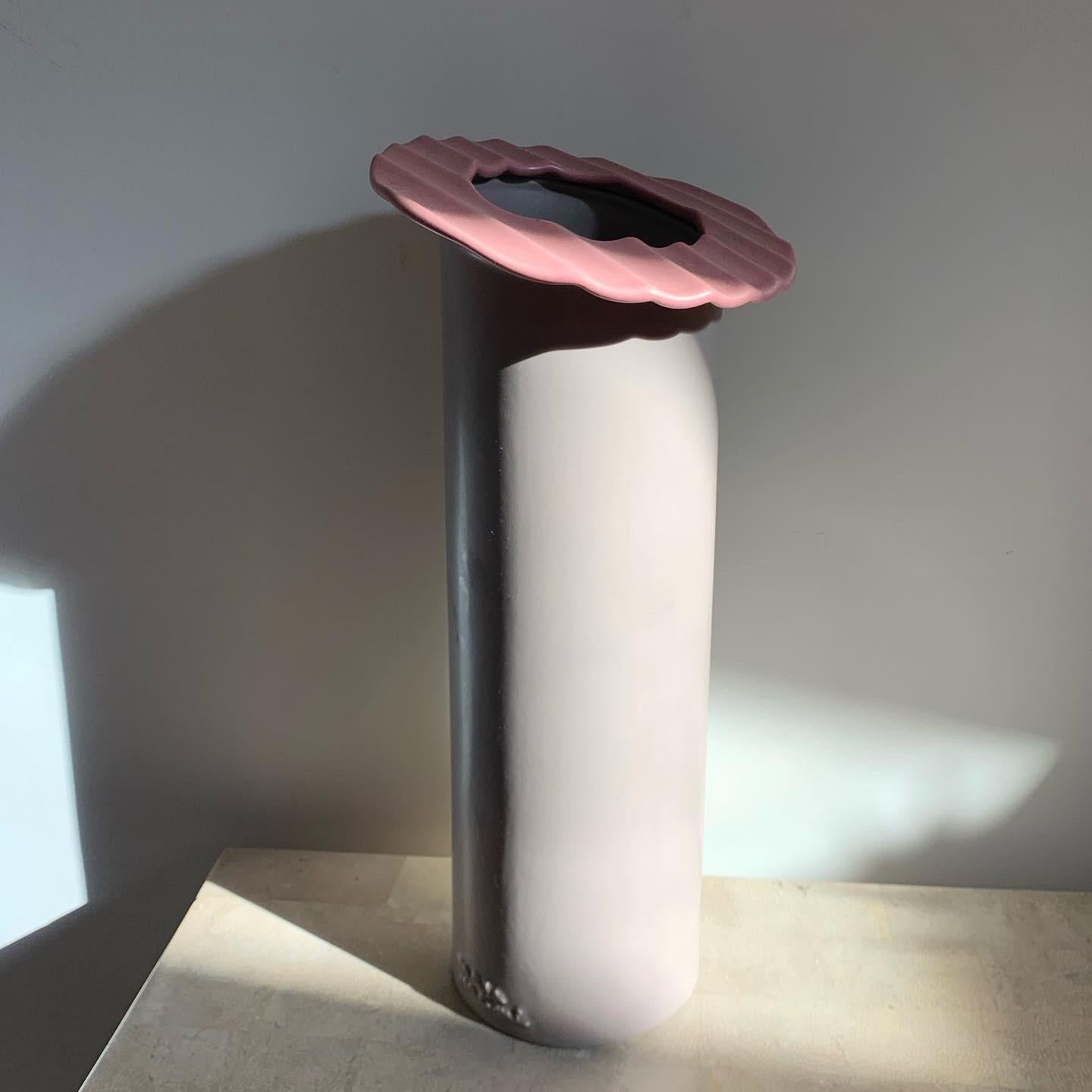 Unknown Masa Mami Pink Satin Glaze Memphis Style Squiggle Vase For Sale